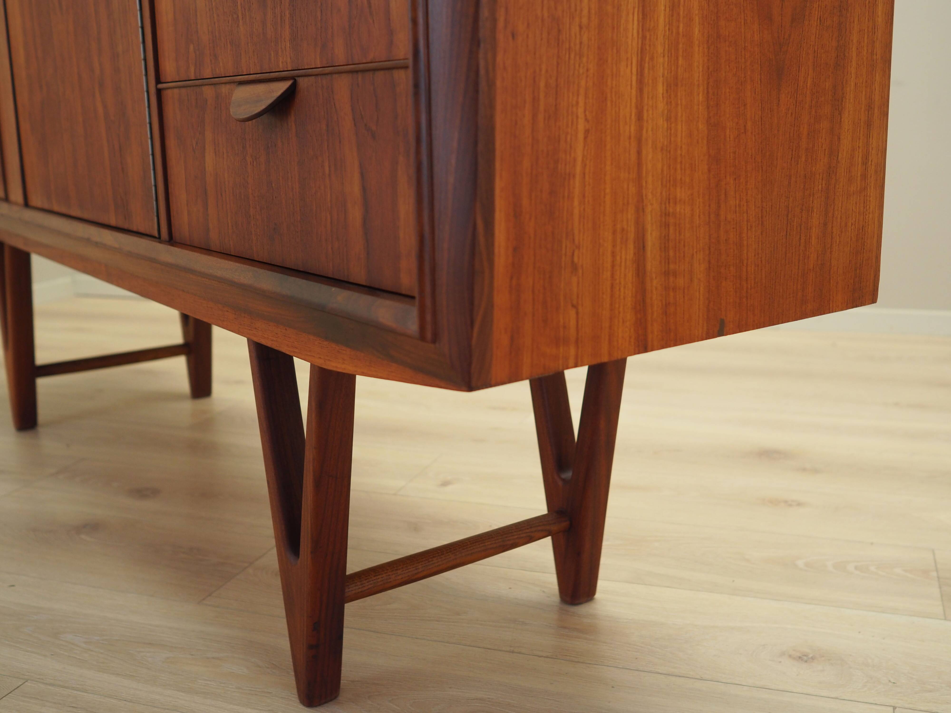 Buffet haut en teck, design danois, années 1960, designer : Kurt Østervig