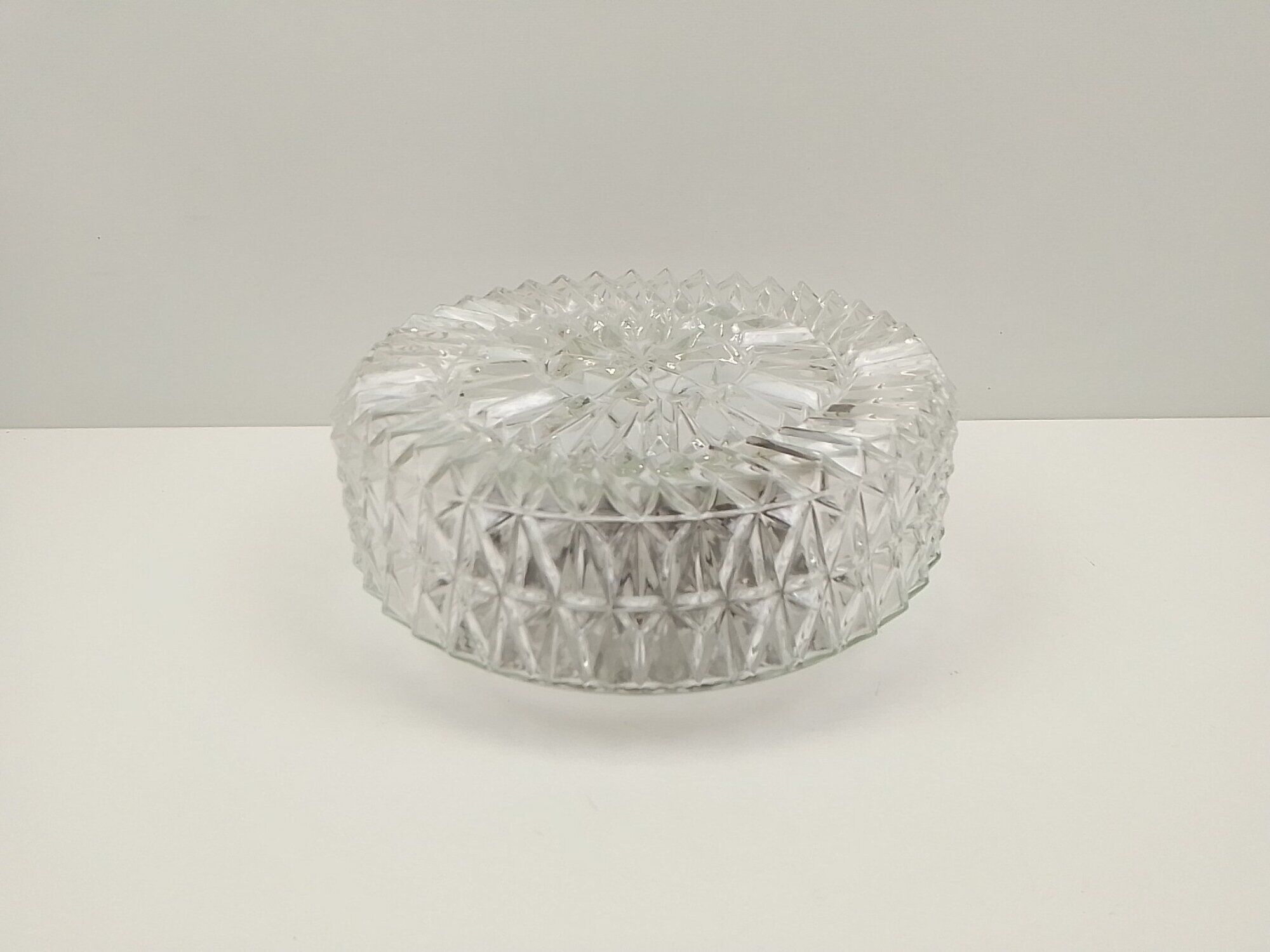 Round ceiling lamp in glass patterns in relief – diameter 26 cm