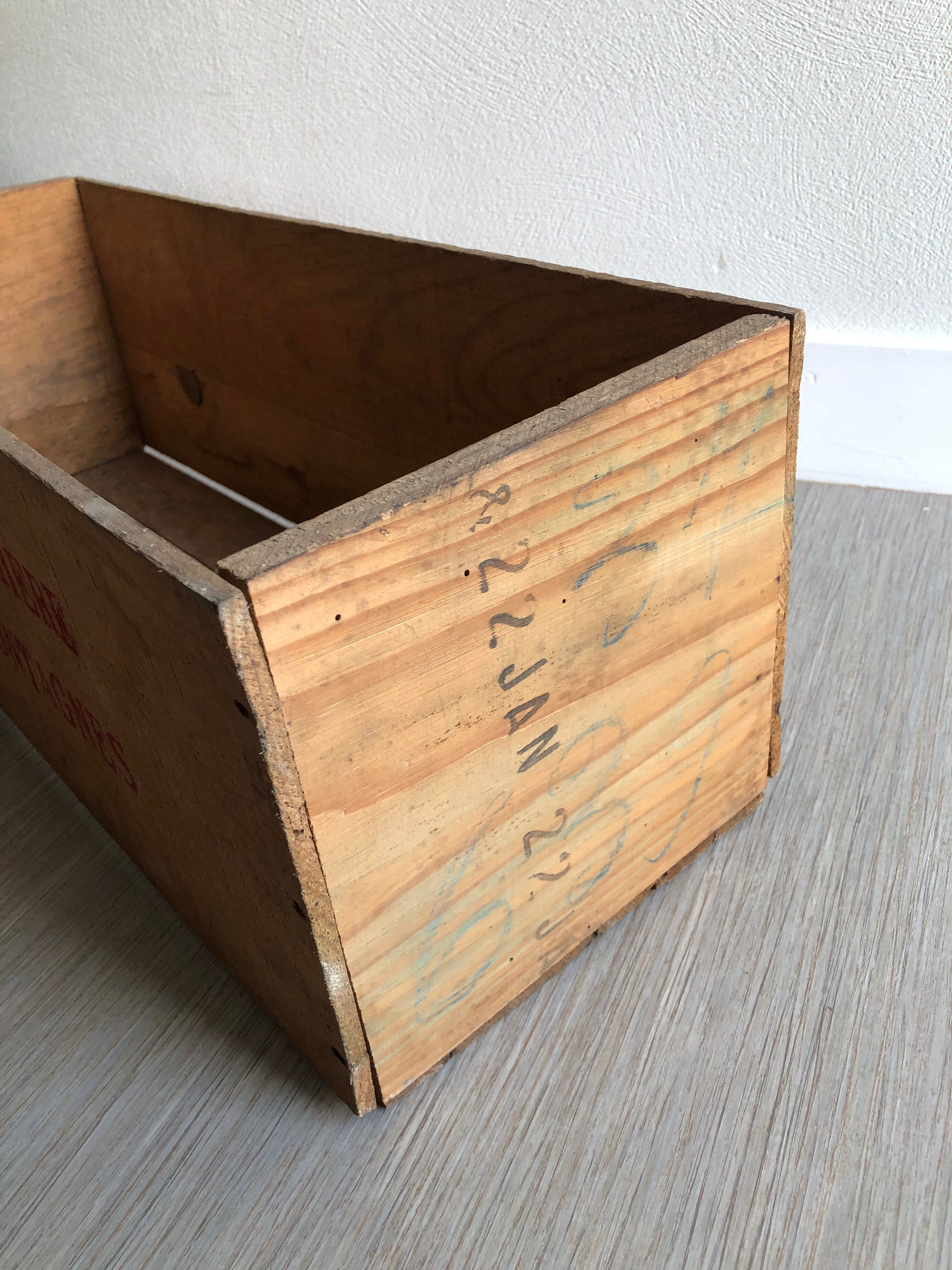 Wood advertising box "Auvergne dairy"