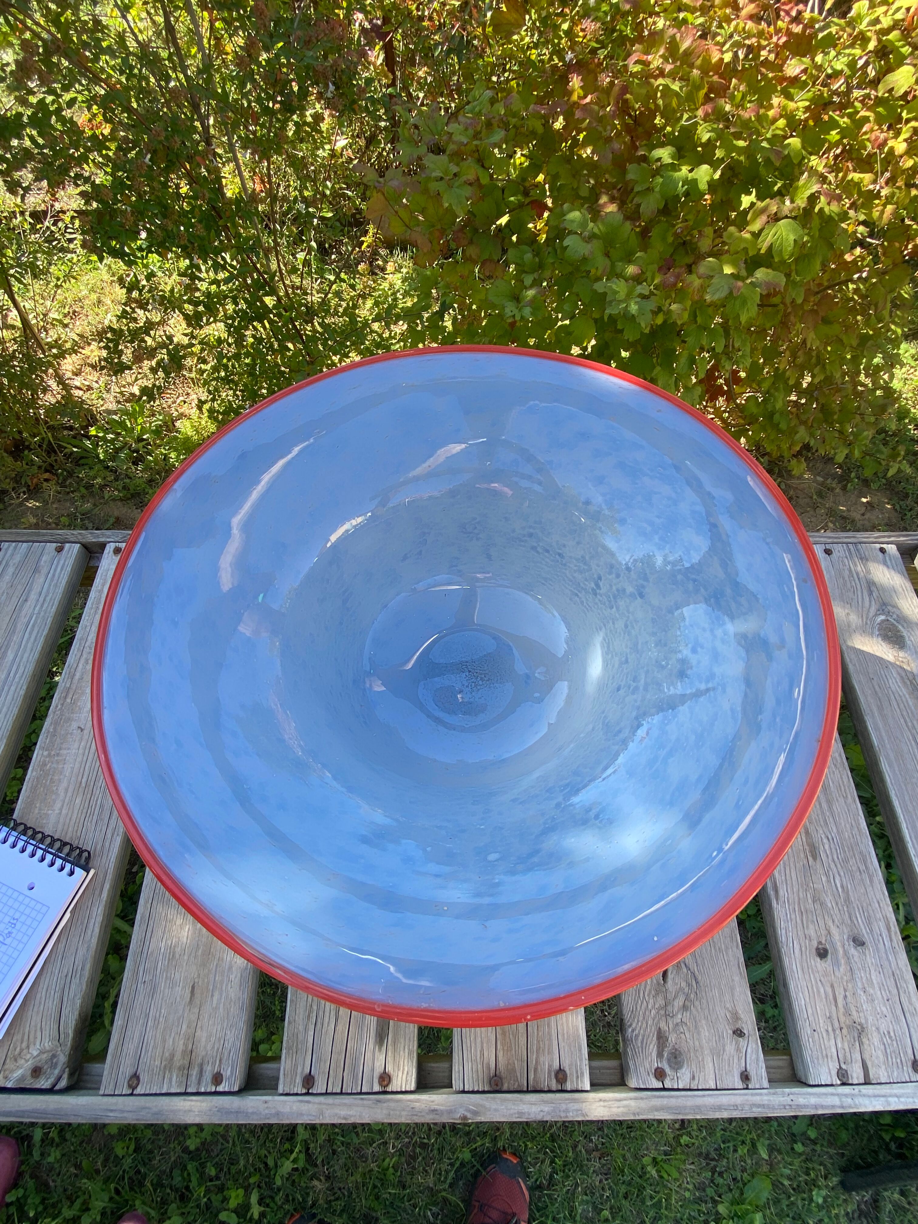 Italian basin blue and red border