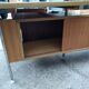 Grand Bureau design 1970 with return. light wood and chrome pietement