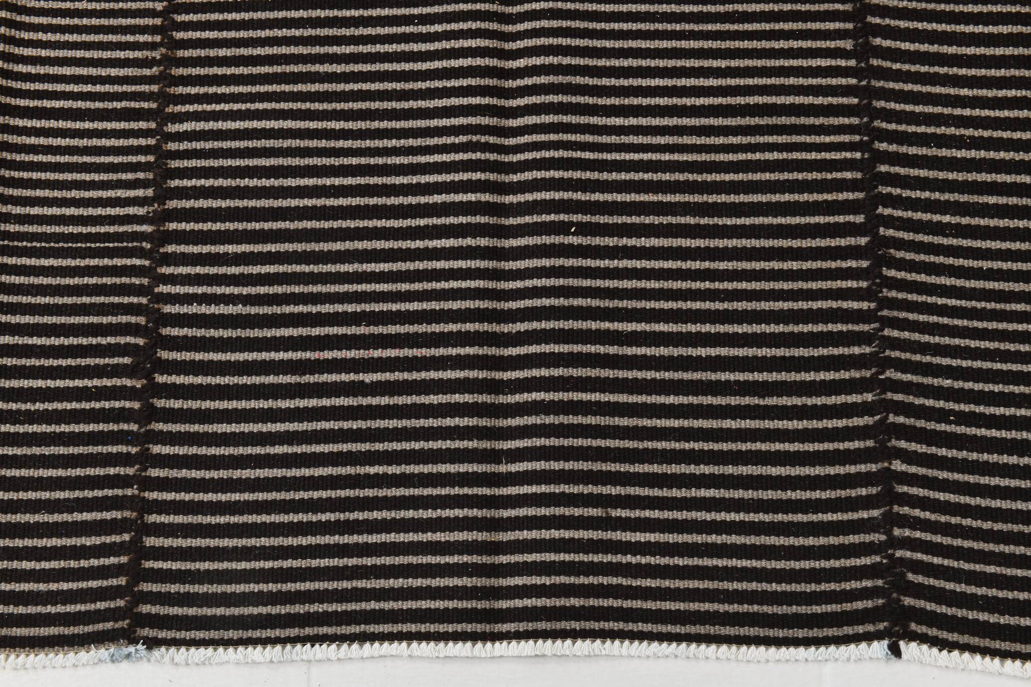 6x9 Pinstriped Black & Gray Turkish Area Rug, 183x269Cm