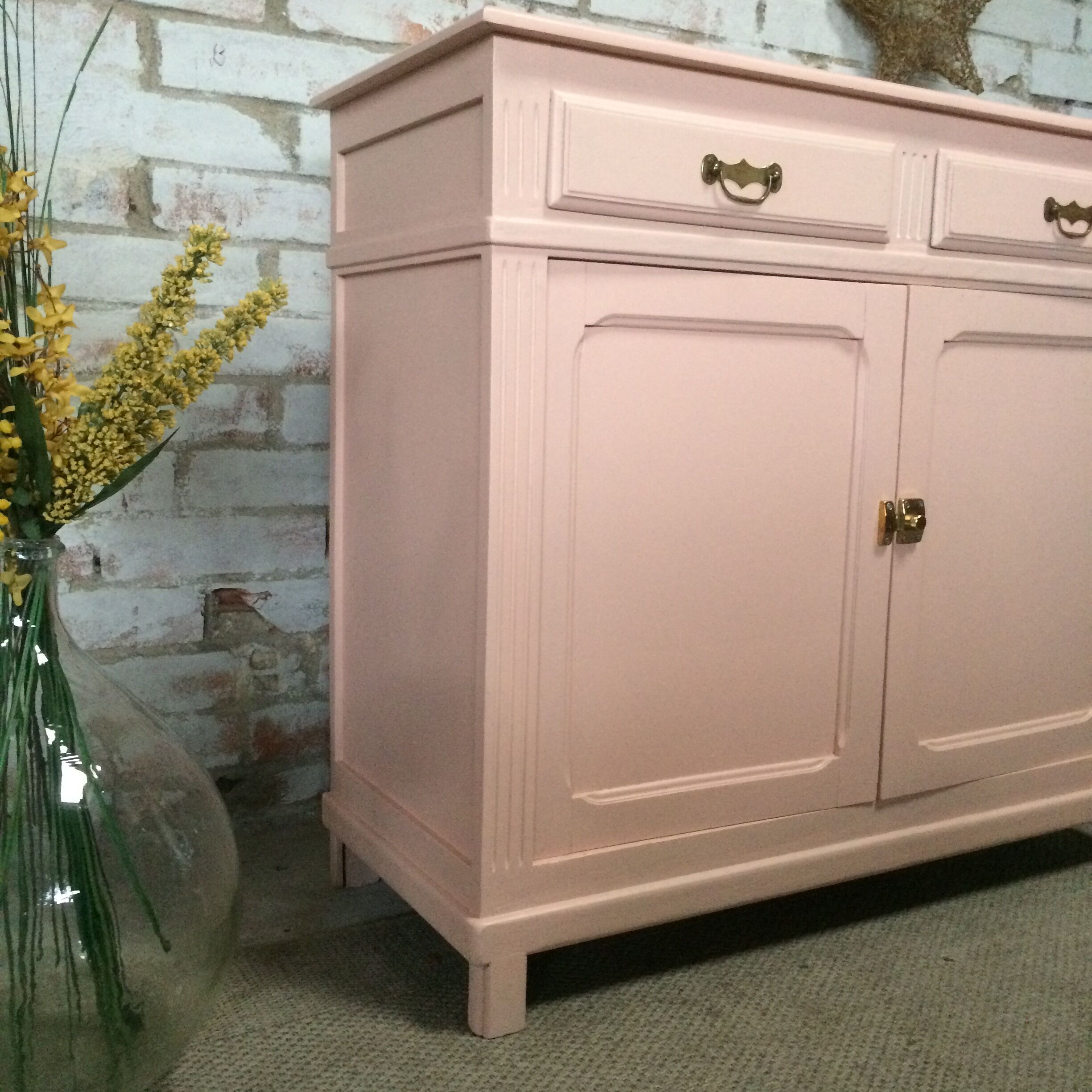 Buffet parisien vintage rose pâle