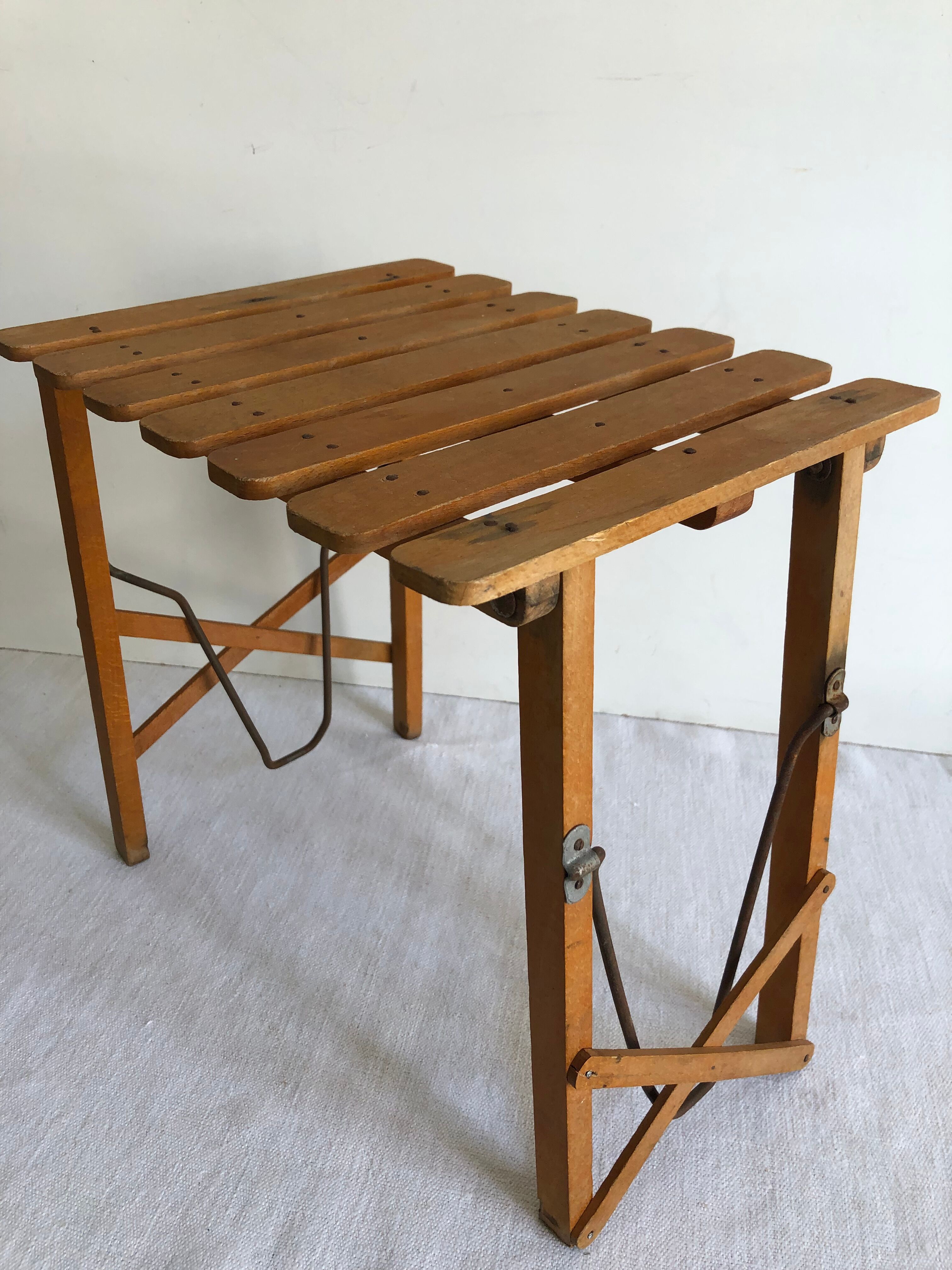 Folding stool with slats