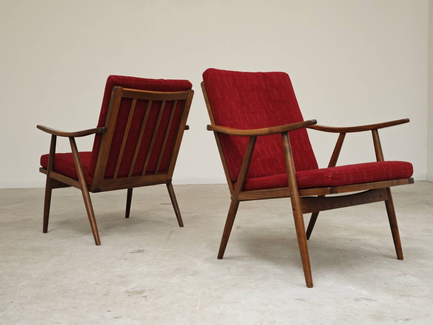 Pair of burgundy boomerang armchairs Antonin Suman Ton Bystrice (Thonet)