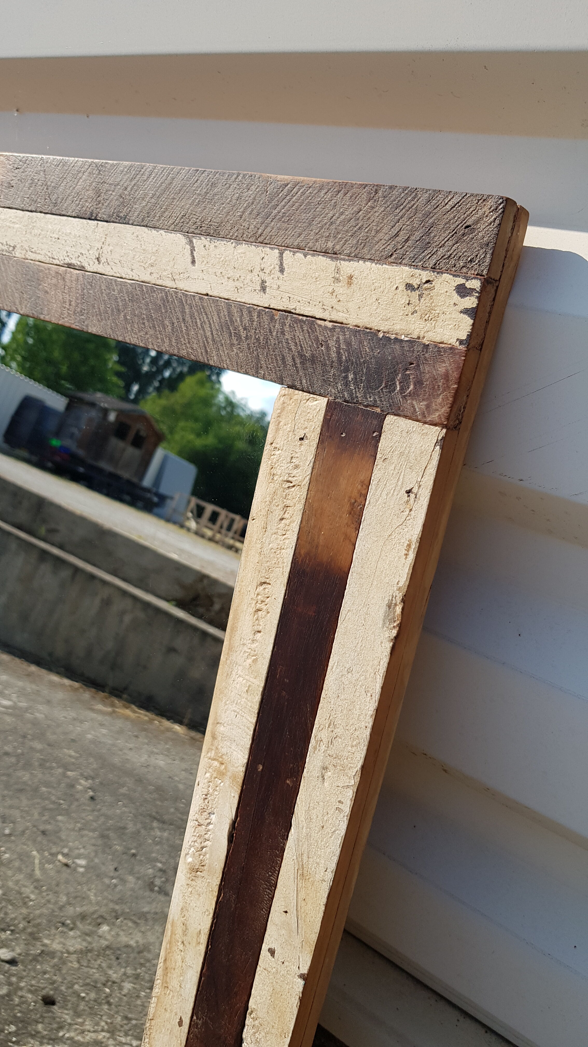 Rectangular mirror in polychrome wood