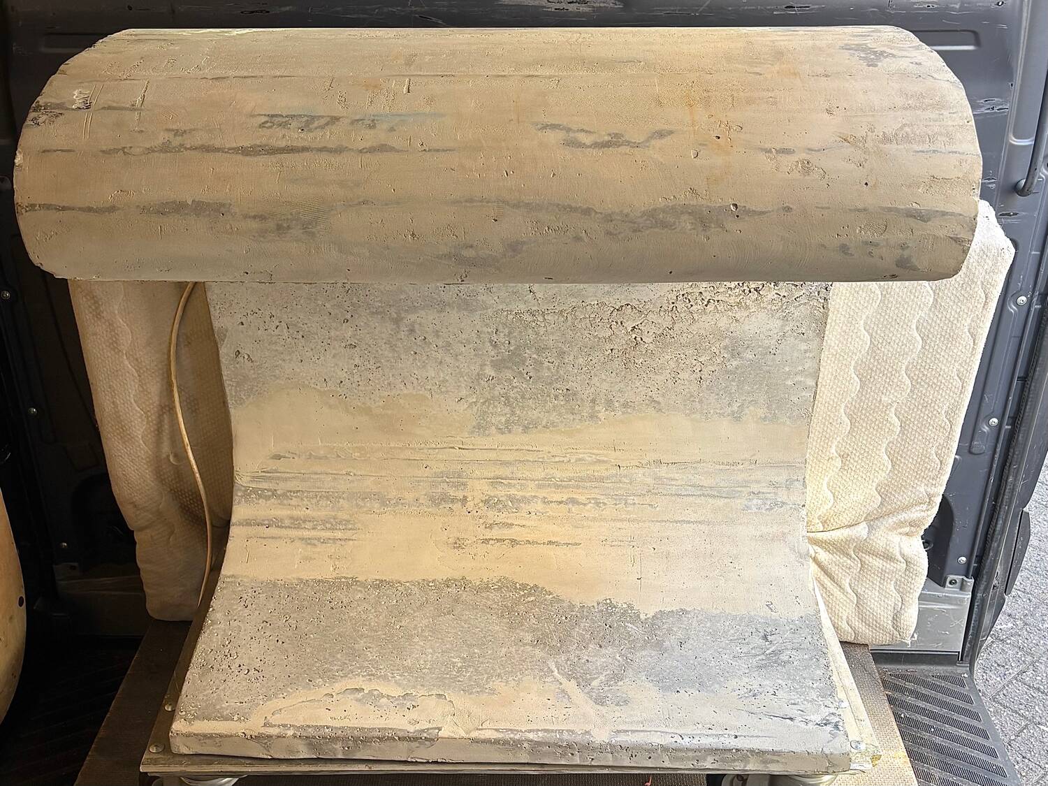 Lampadaire en béton « Borne » de Le Corbusier