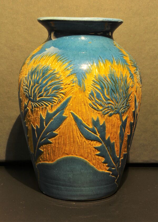 Vase balustre à décor de chardons jaune et bleu