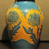 Vase balustre à décor de chardons jaune et bleu