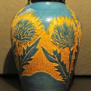 Vase balustre à décor de chardons jaune et bleu