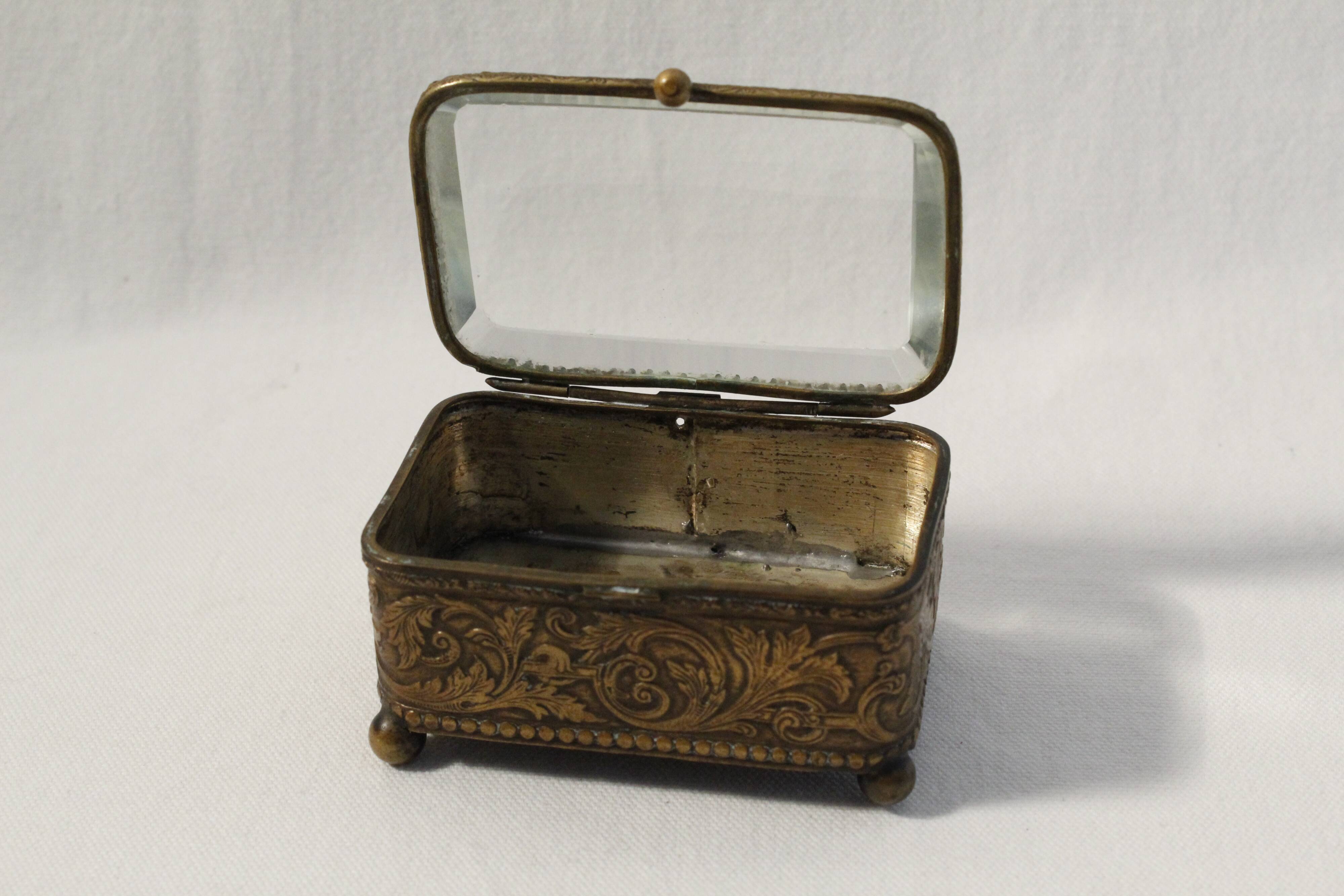 Antique jewelry box Napoleon III in brass and beveled glass