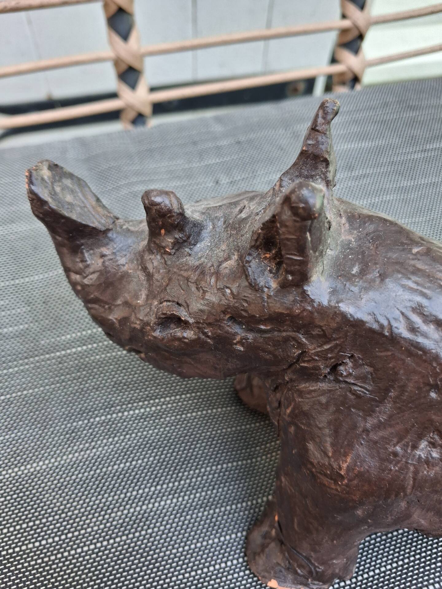 Sculpture hippopotame terre cuite patinée