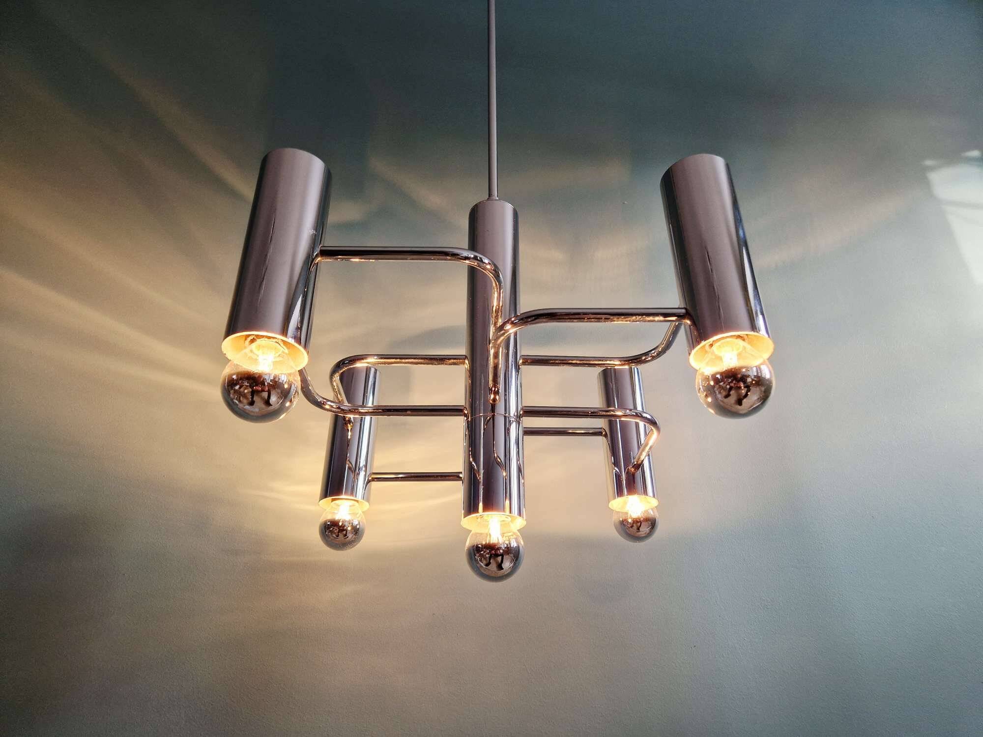 Geometric chandelier in chrome metal, design by Gaetano Sciolari, 1970.