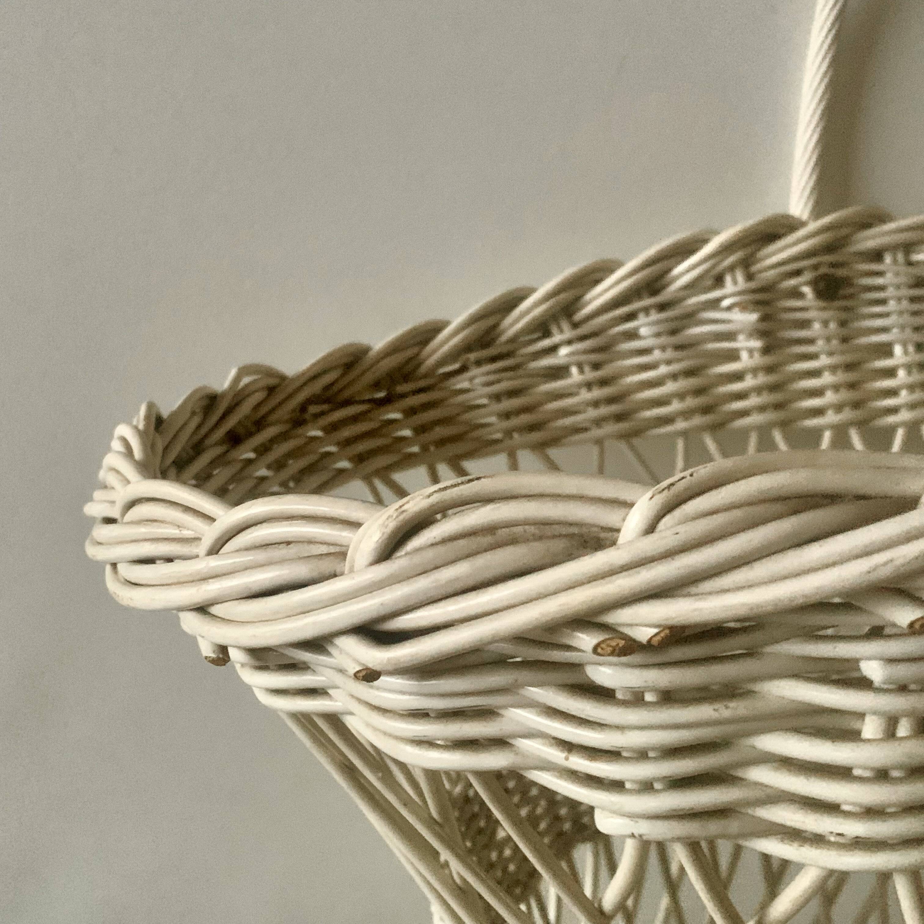 Large vintage wicker basket -