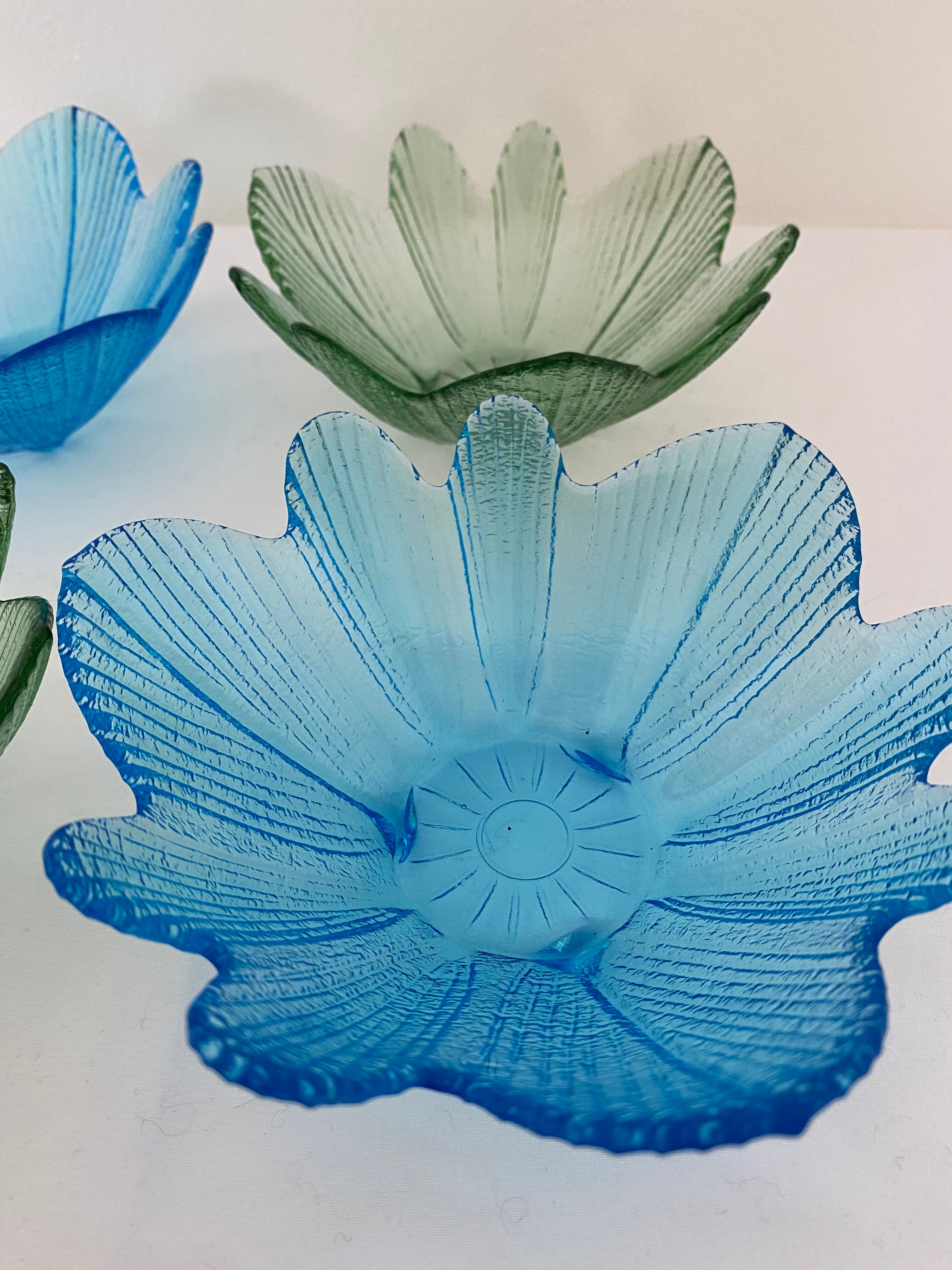 Lot of 4 glass cups in flower shape