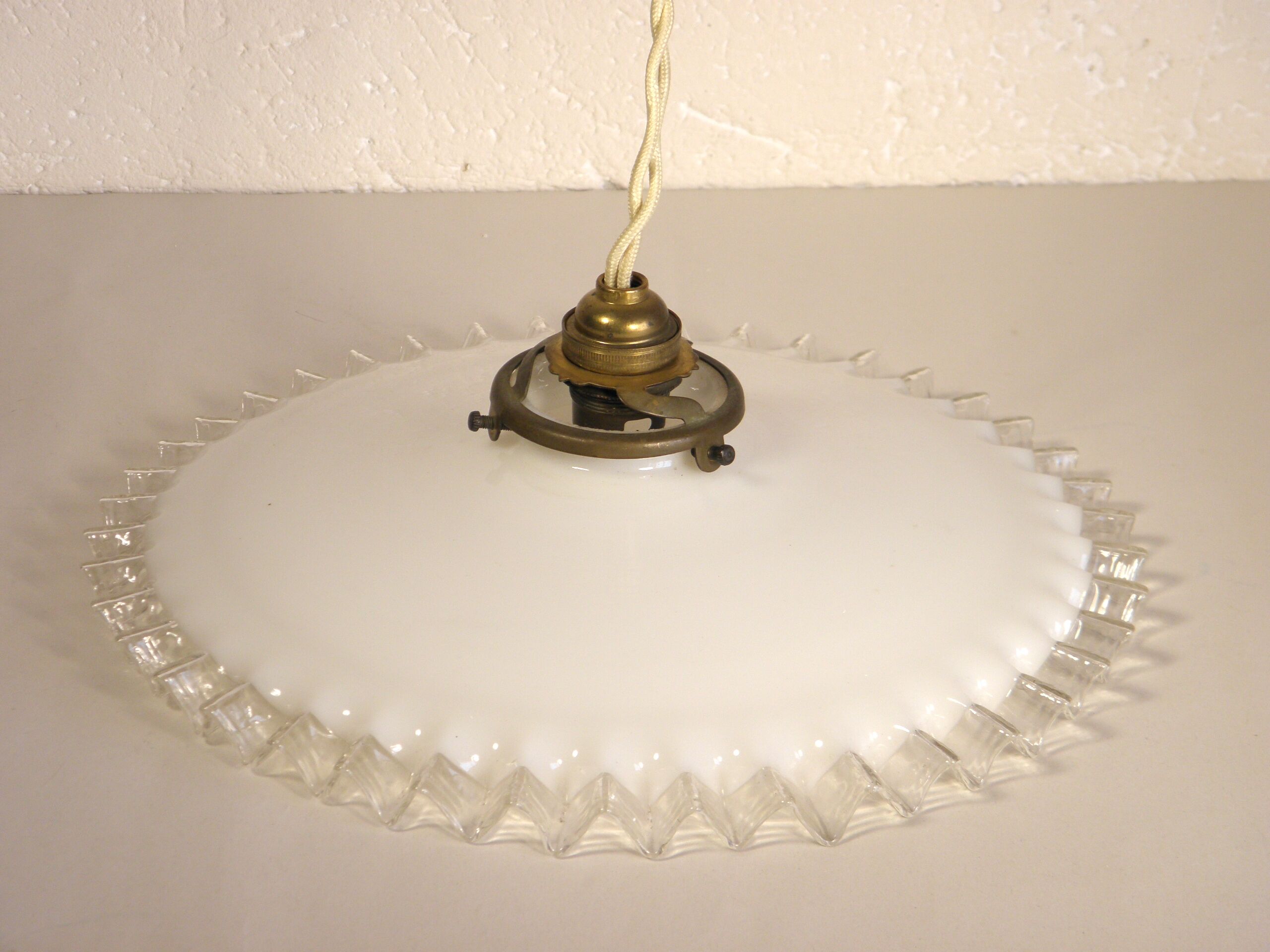 White opaline suspension