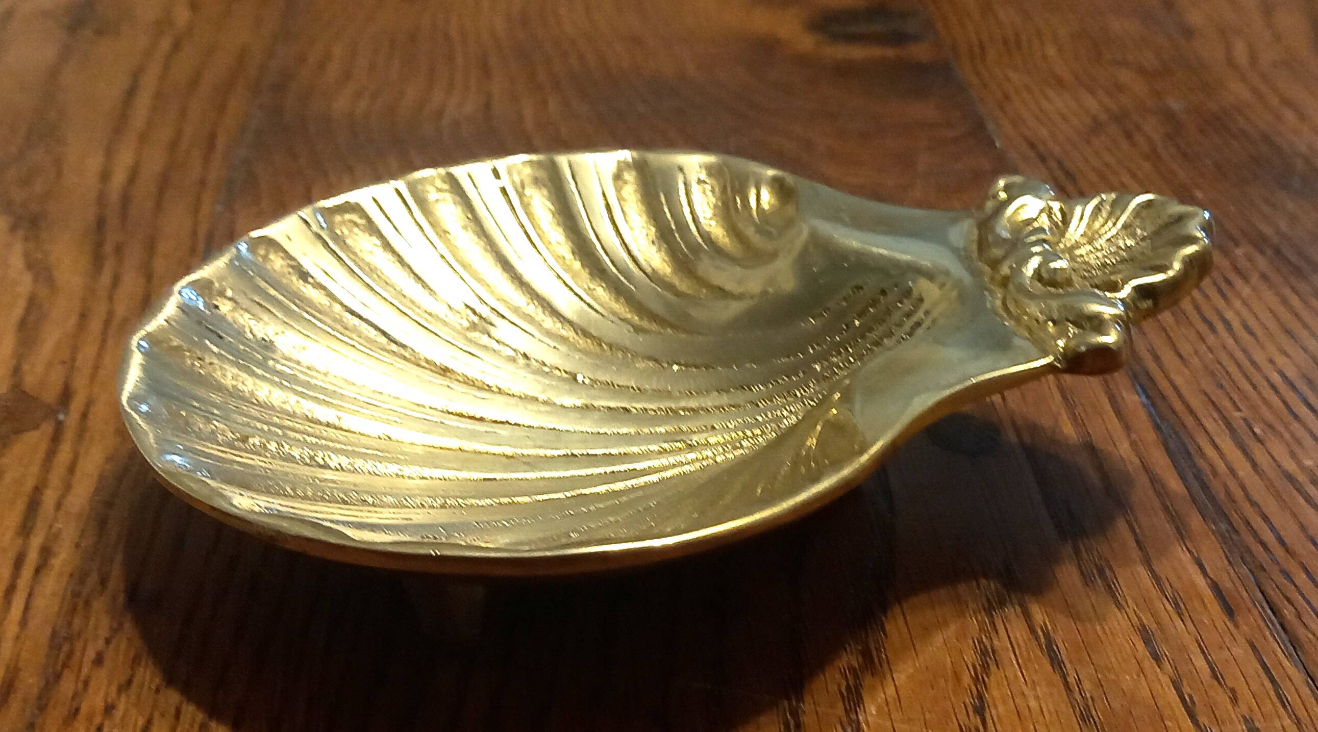 Brass scallop shell