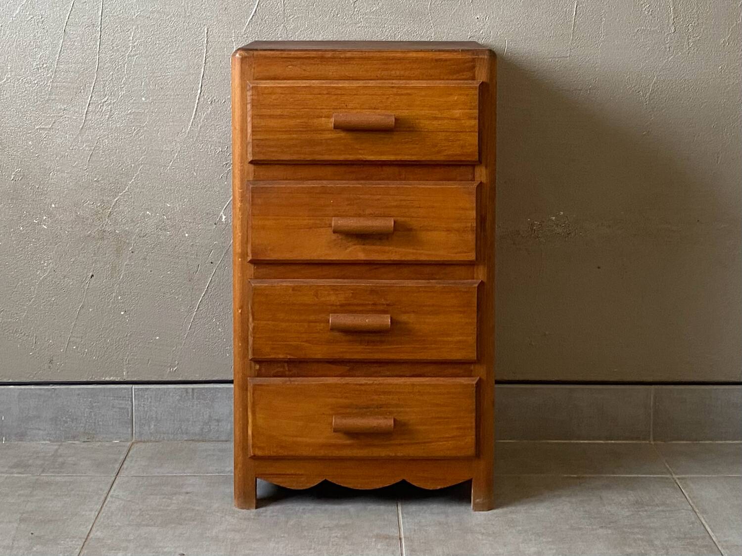 Vintage vintage chiffonier