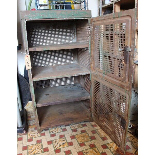 Metal supply cabinet