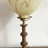 Art deco lamp with bobbin base