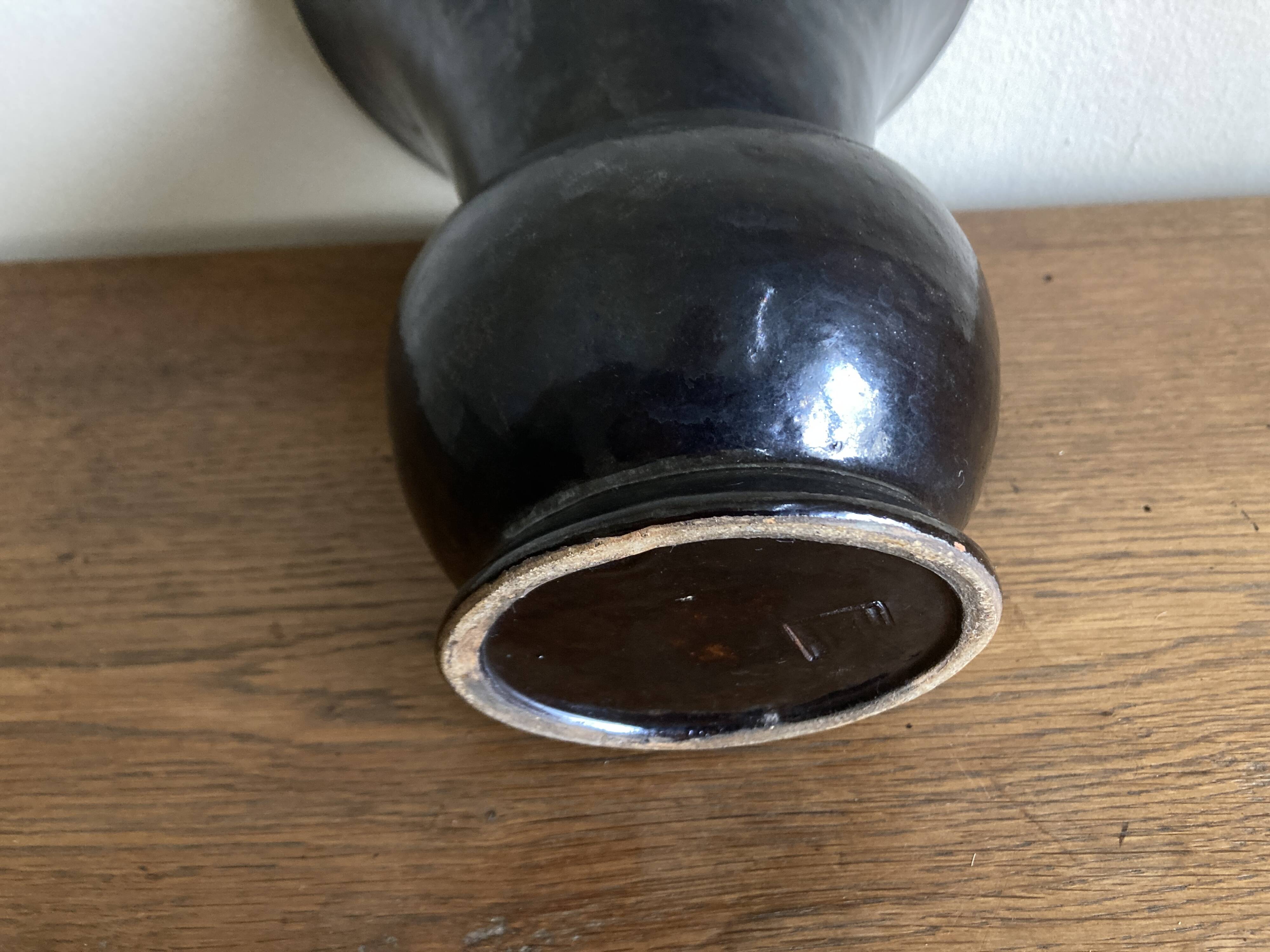 Vase moderniste Etienne Noel à Dieulefit 1950 en terre émail noir