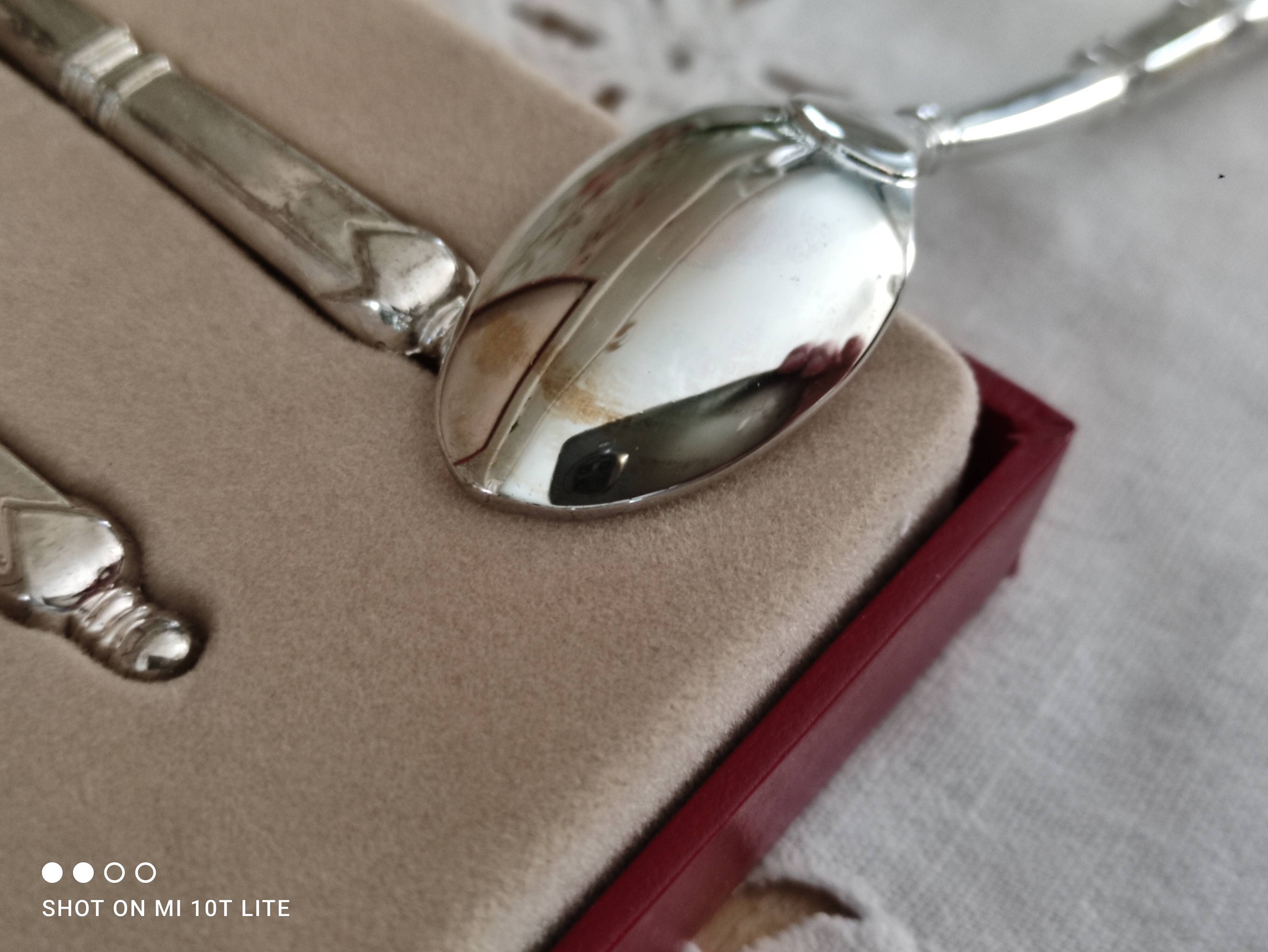 Lot de 6 cuillères à café en métal couleur argent dans leur coffret d'origine