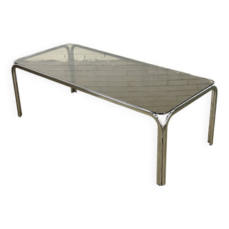 Table basse vintage à structure tubulaire et verre fumé