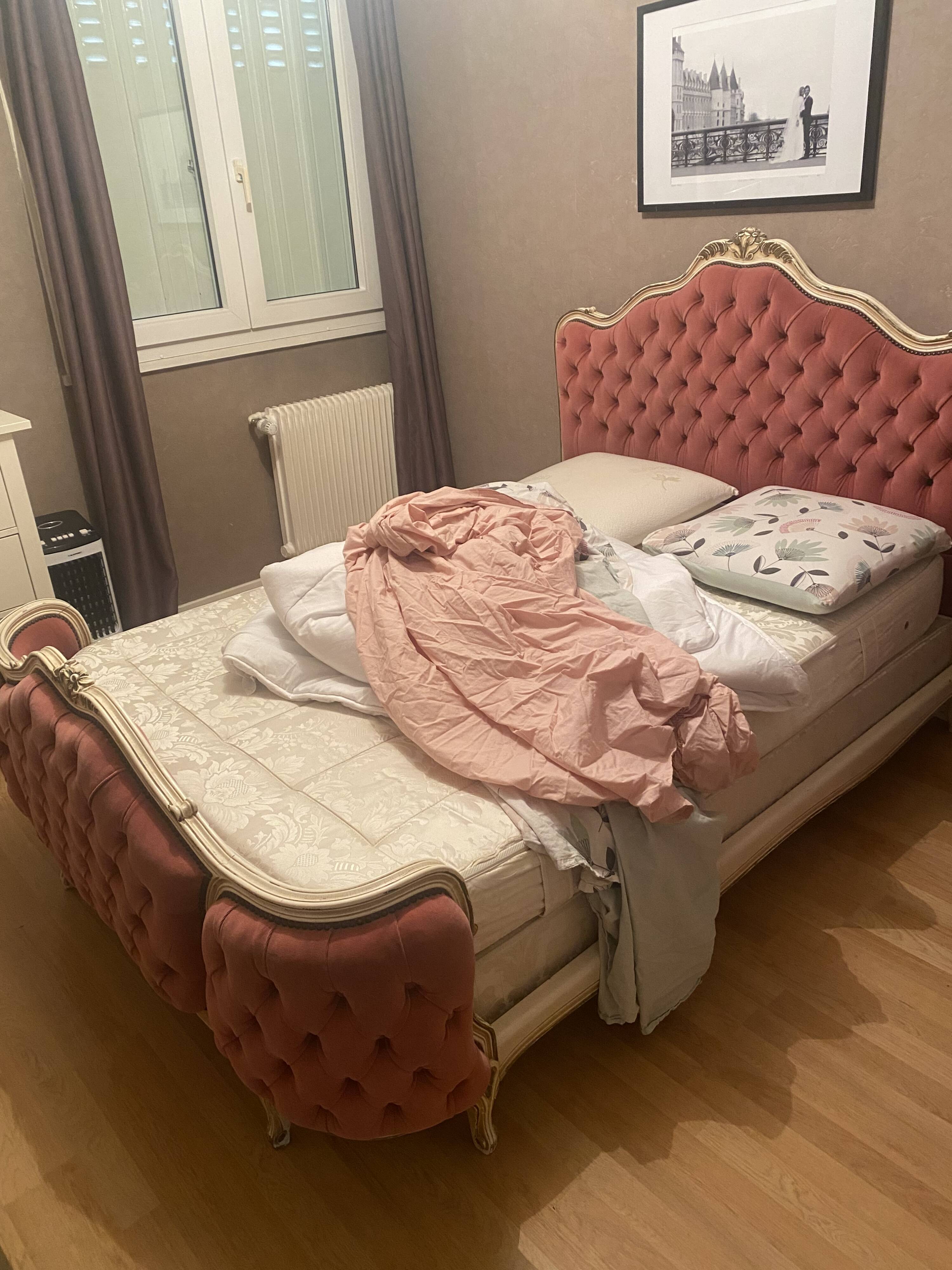 Upholstered bed in rosewood fabric