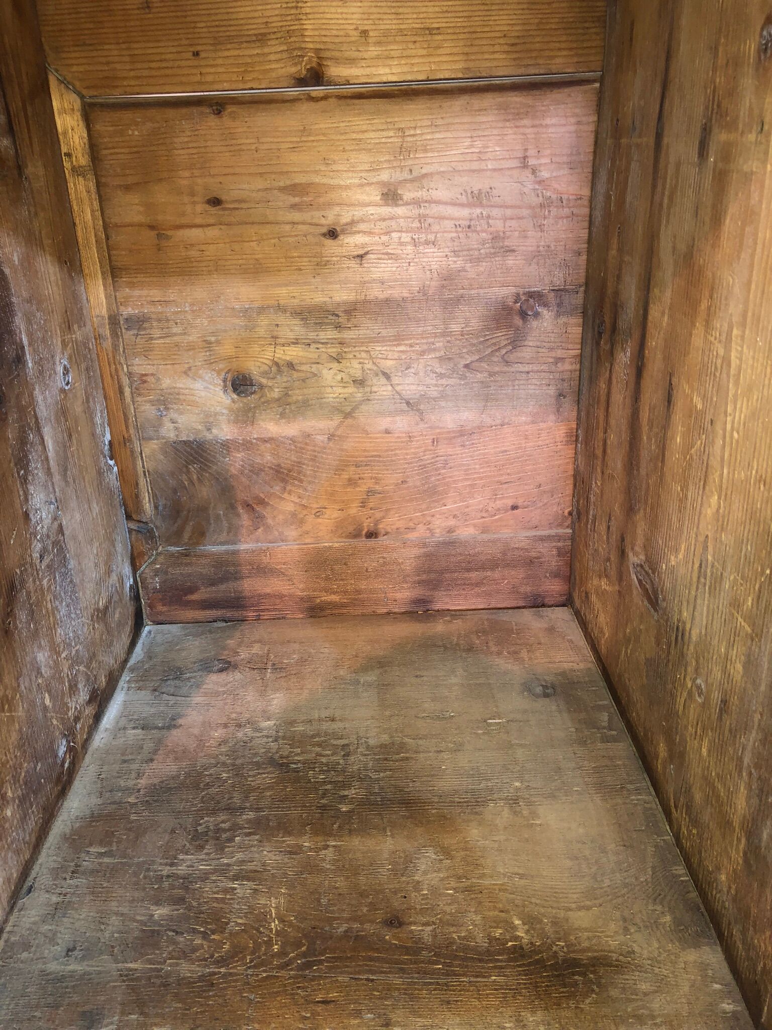 Bureau d’un maître d’école et sa chaises