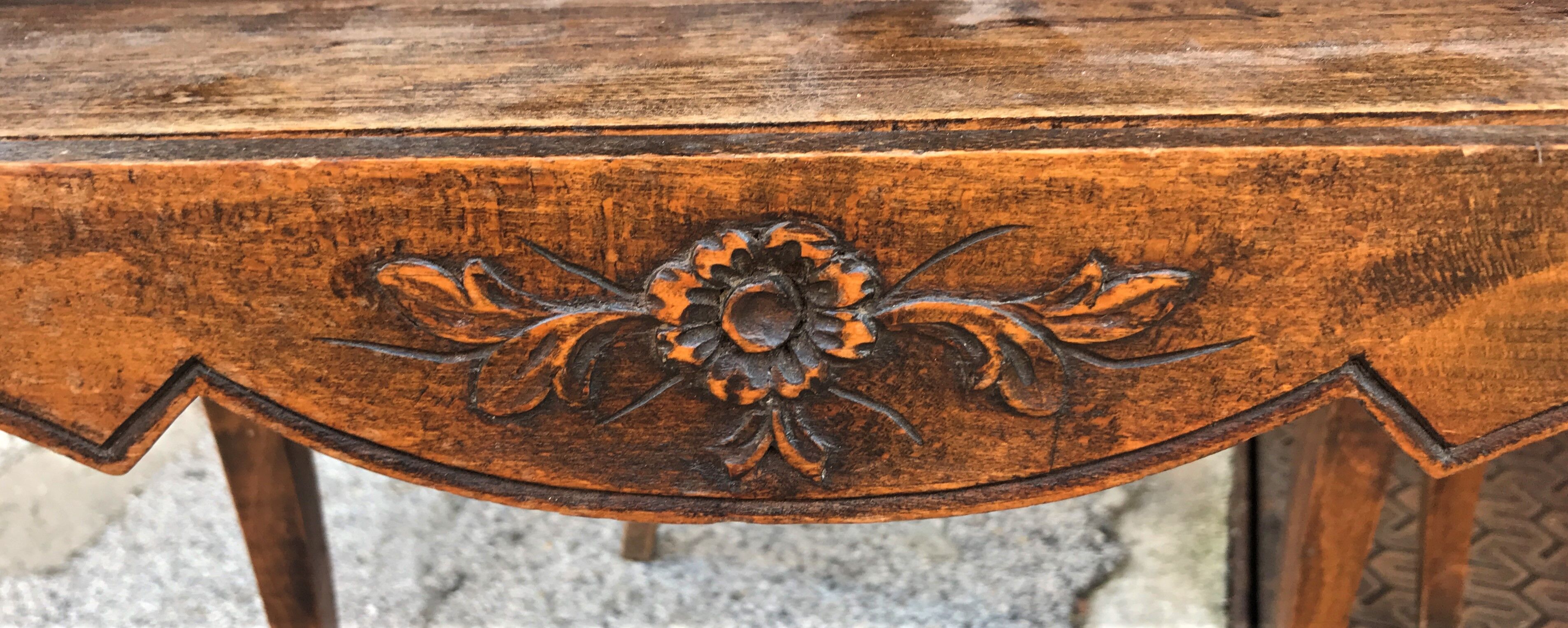 Paire de tables de chevet style Louis XV