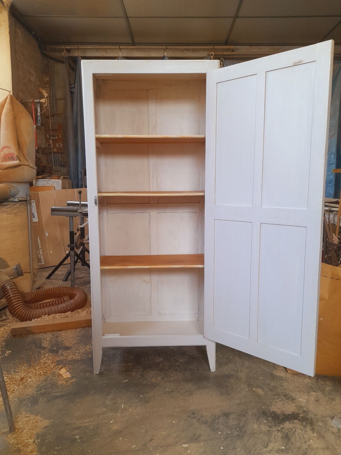 Hosiy cabinet "Parisienne"