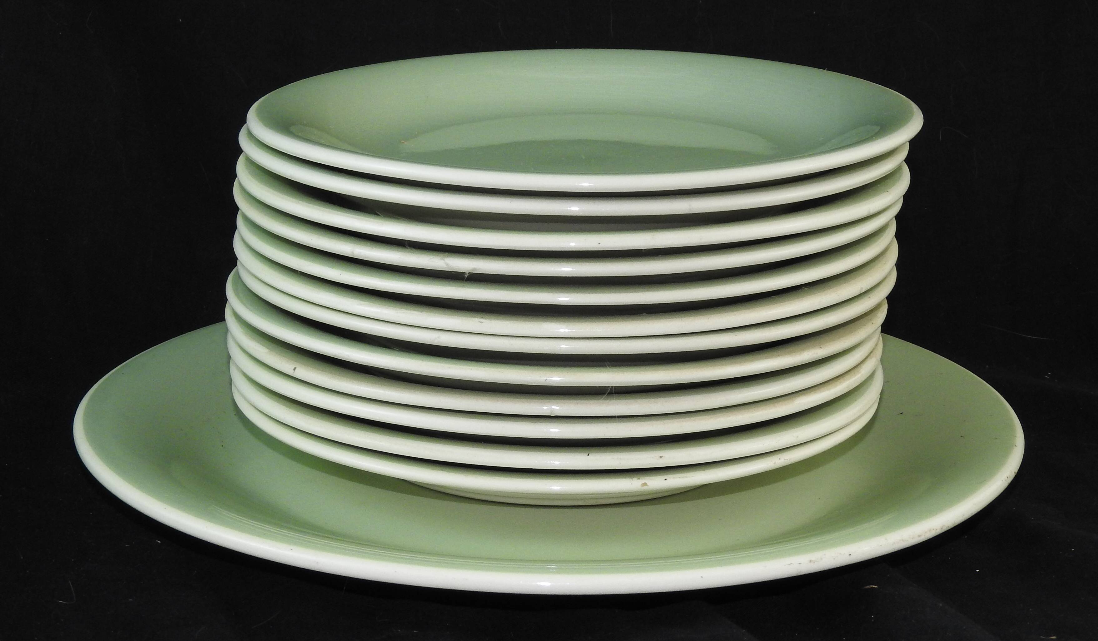 Service à dessert en faience de villeroy et boch model mettlach 12 assiettes et un plat
