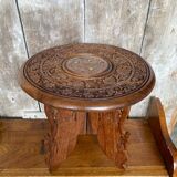 Ancienne table basse tripode bois sculpté & laiton incrusté inde vintage