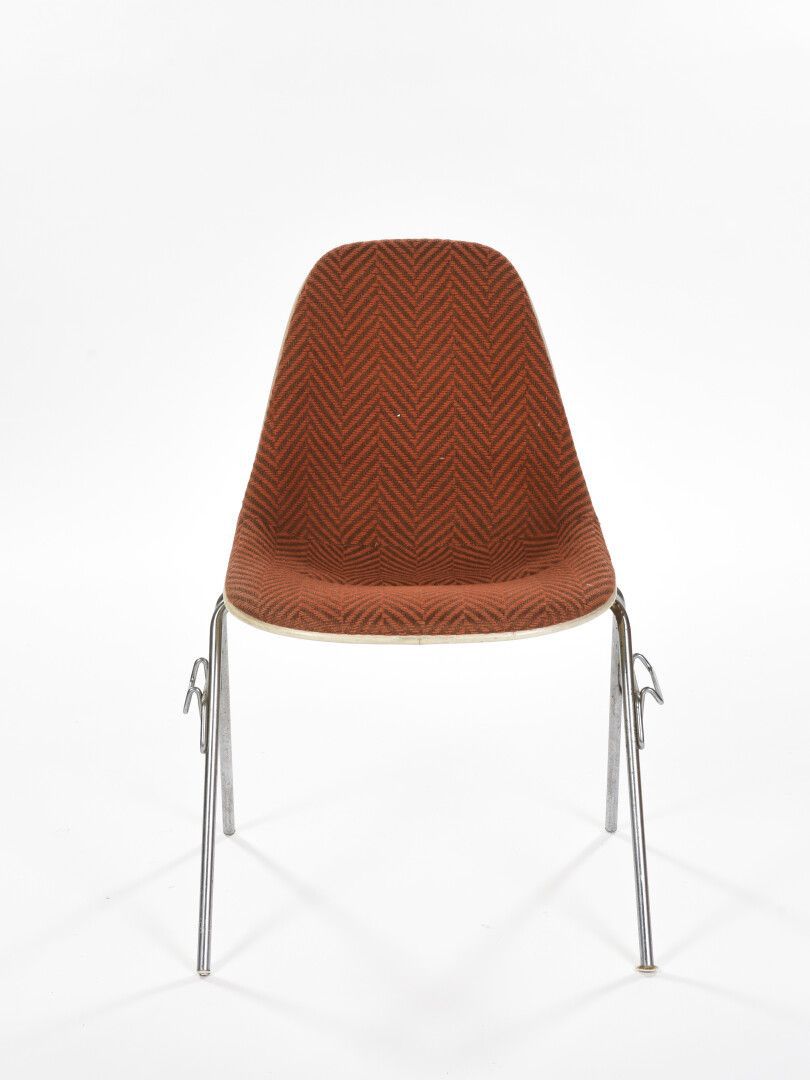 Serie de 4 chaises de Charles et Ray Eames en fibre de verre