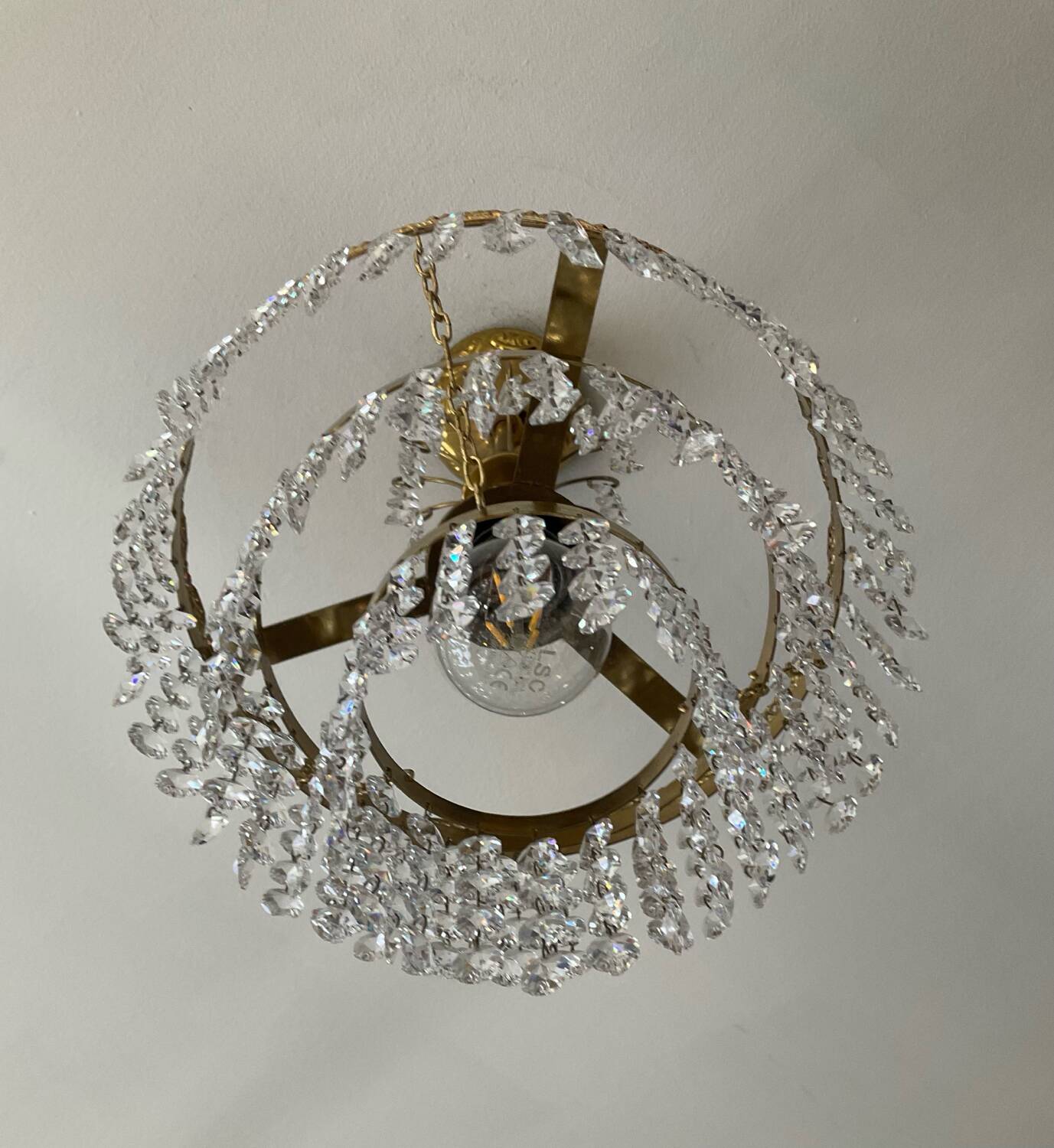 Chandelier with crystal and brass pendants