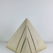 Lampe pyramide en pierre, années 70