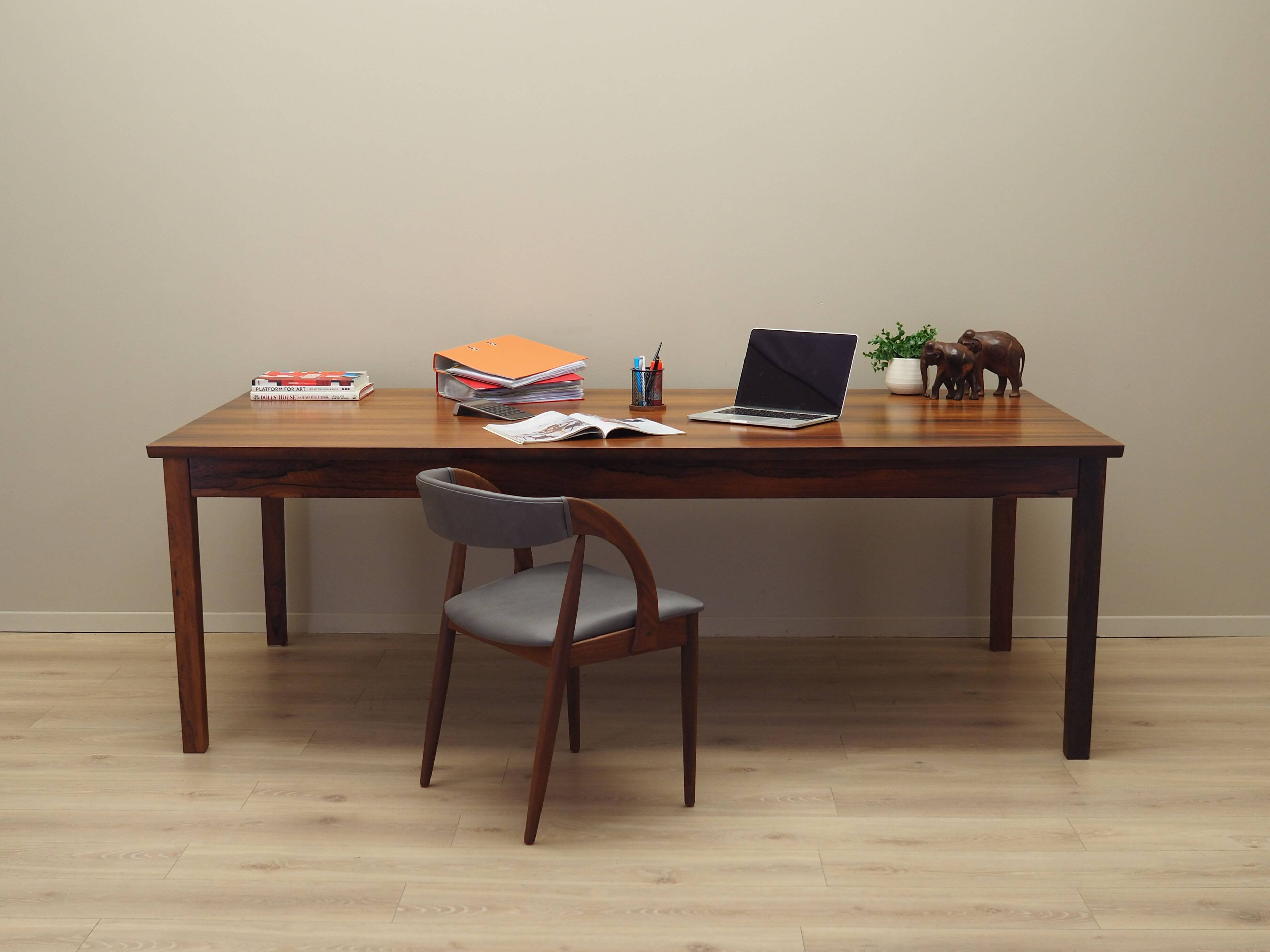 Table en palissandre, design danois, années 1970, production : Danemark