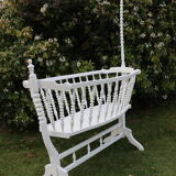 White wooden bercelonnette