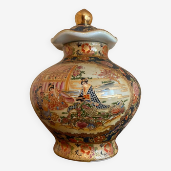 Chinese or Japanese vase