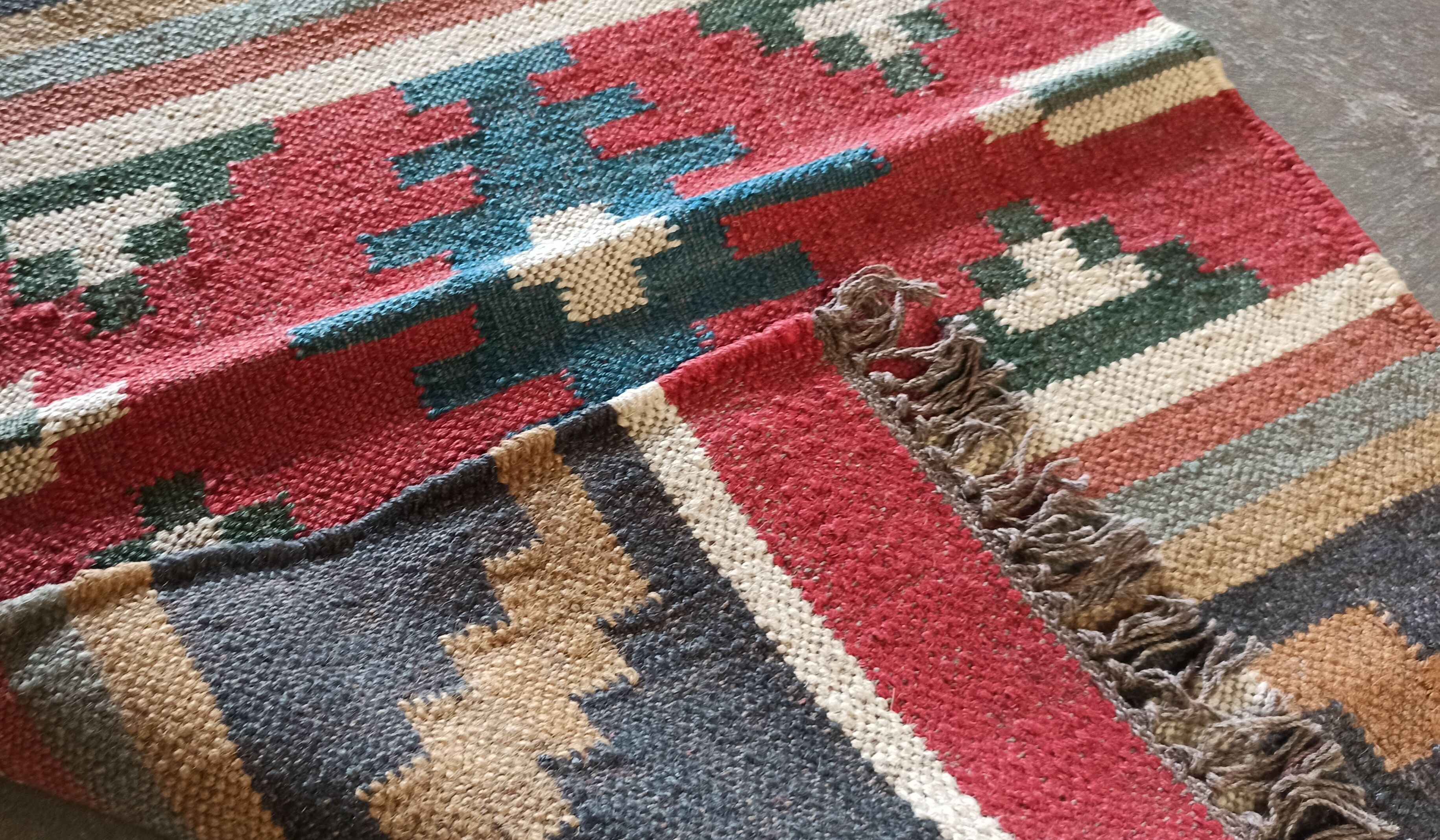 Kilim carpet in burlap and cotton. 60cm x 100cm