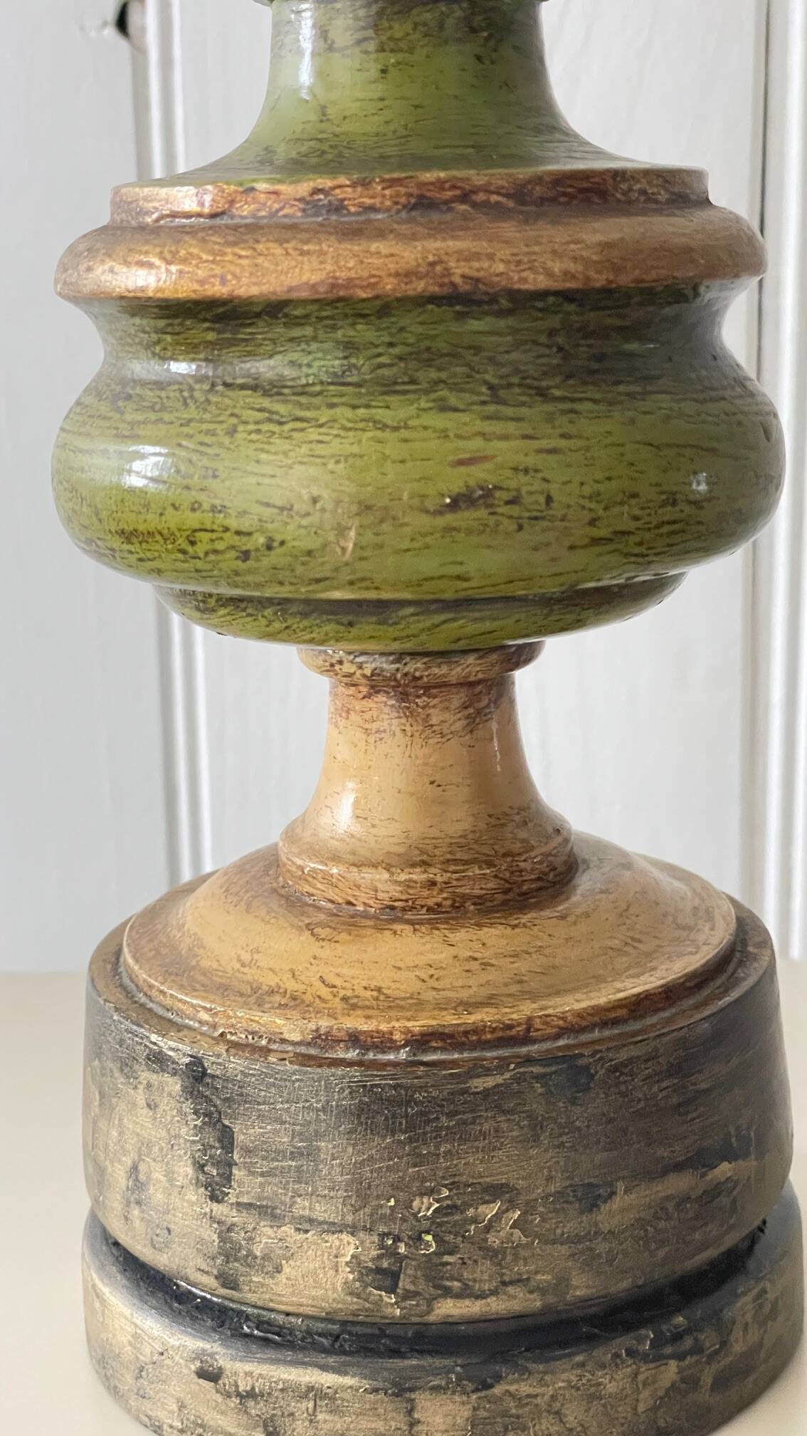 Vintage lamp in turned wood chic gold