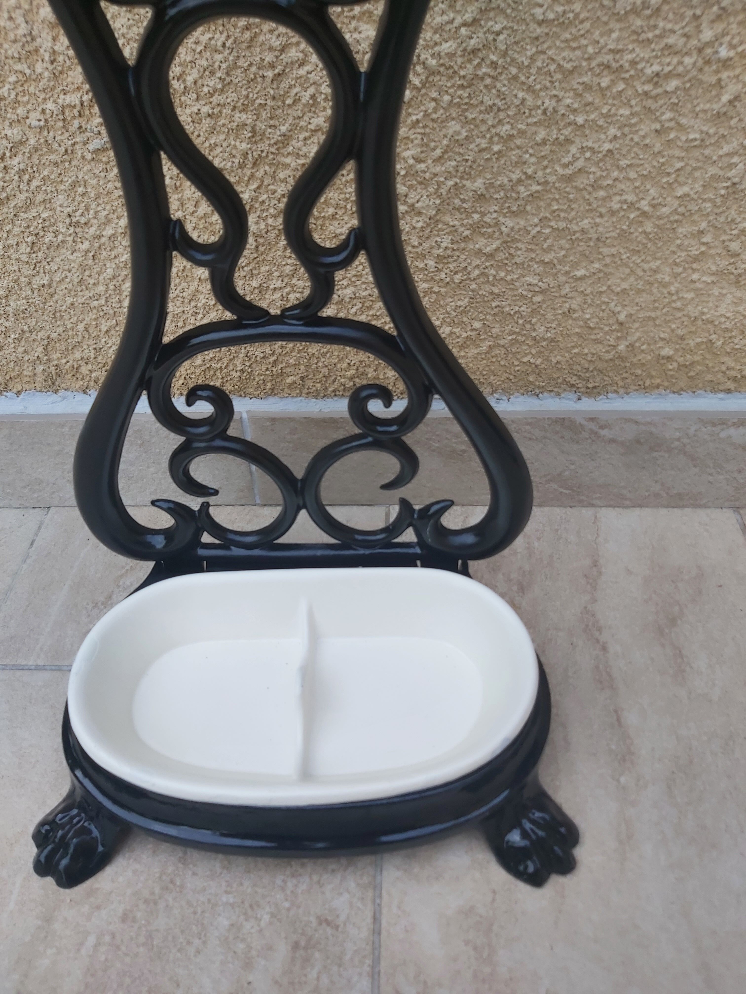 Cast iron umbrella holder