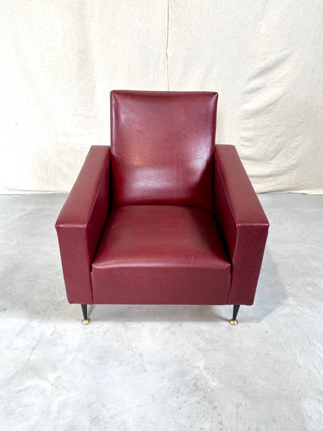 Vintage burgundy armchair, compass base in black metal and brass