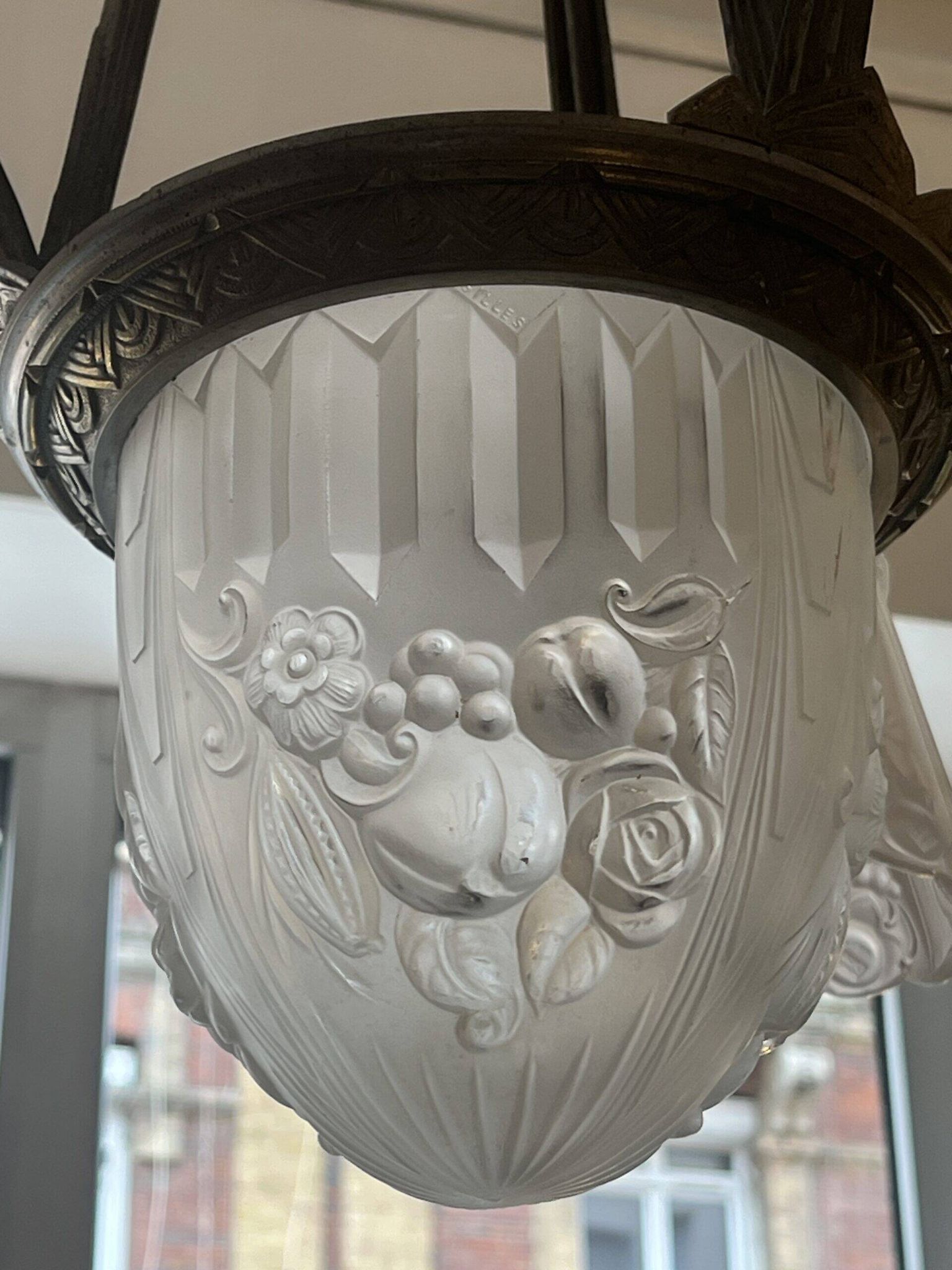 Pierre Gilles, beautiful art deco chandelier circa 1930 in bronze and molded glass