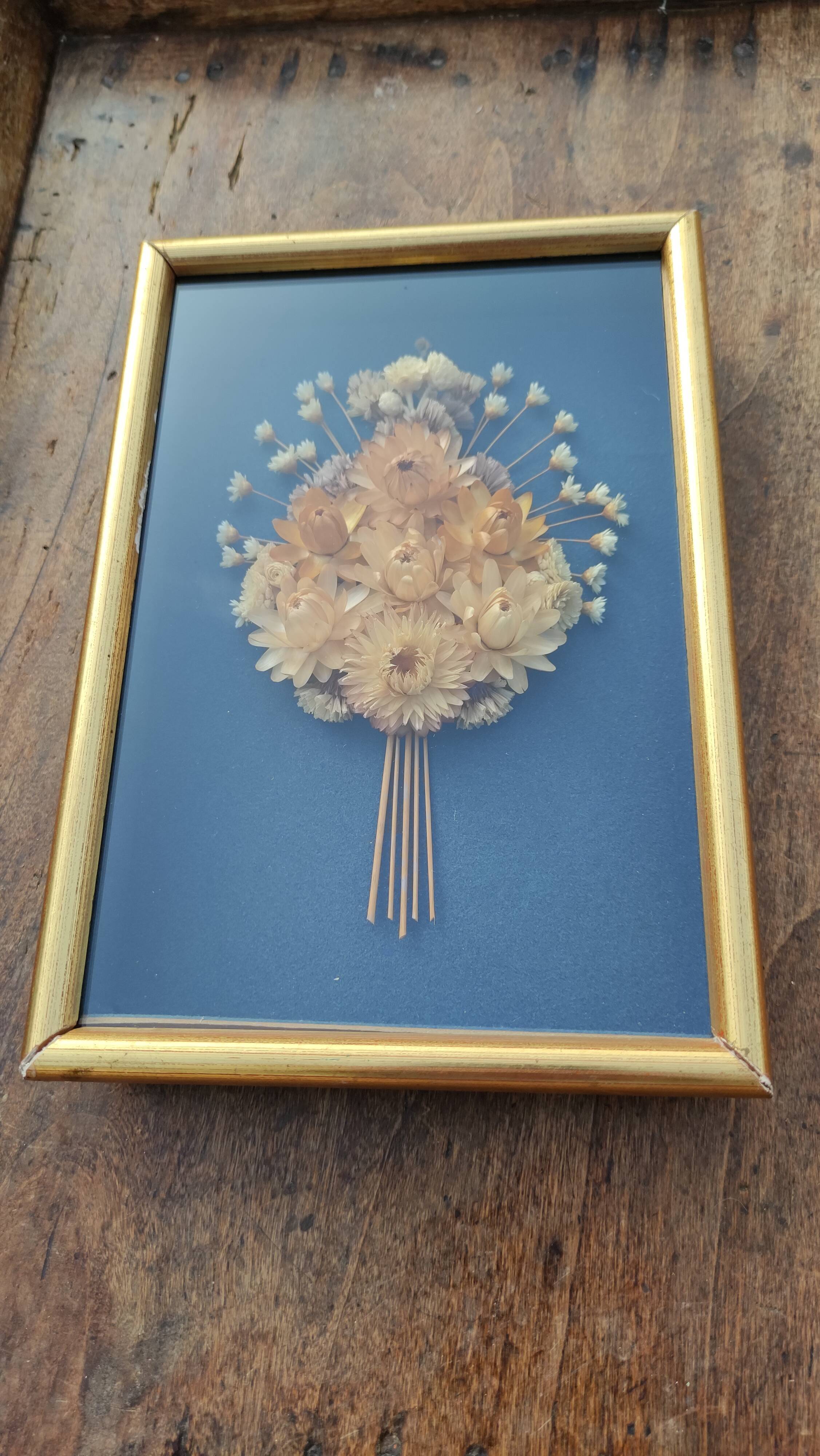 Showcase frame bouquet of dried flowers