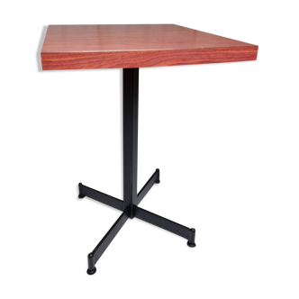 Table de bistro carrée années 50-60 en acier et formica imitant le bois