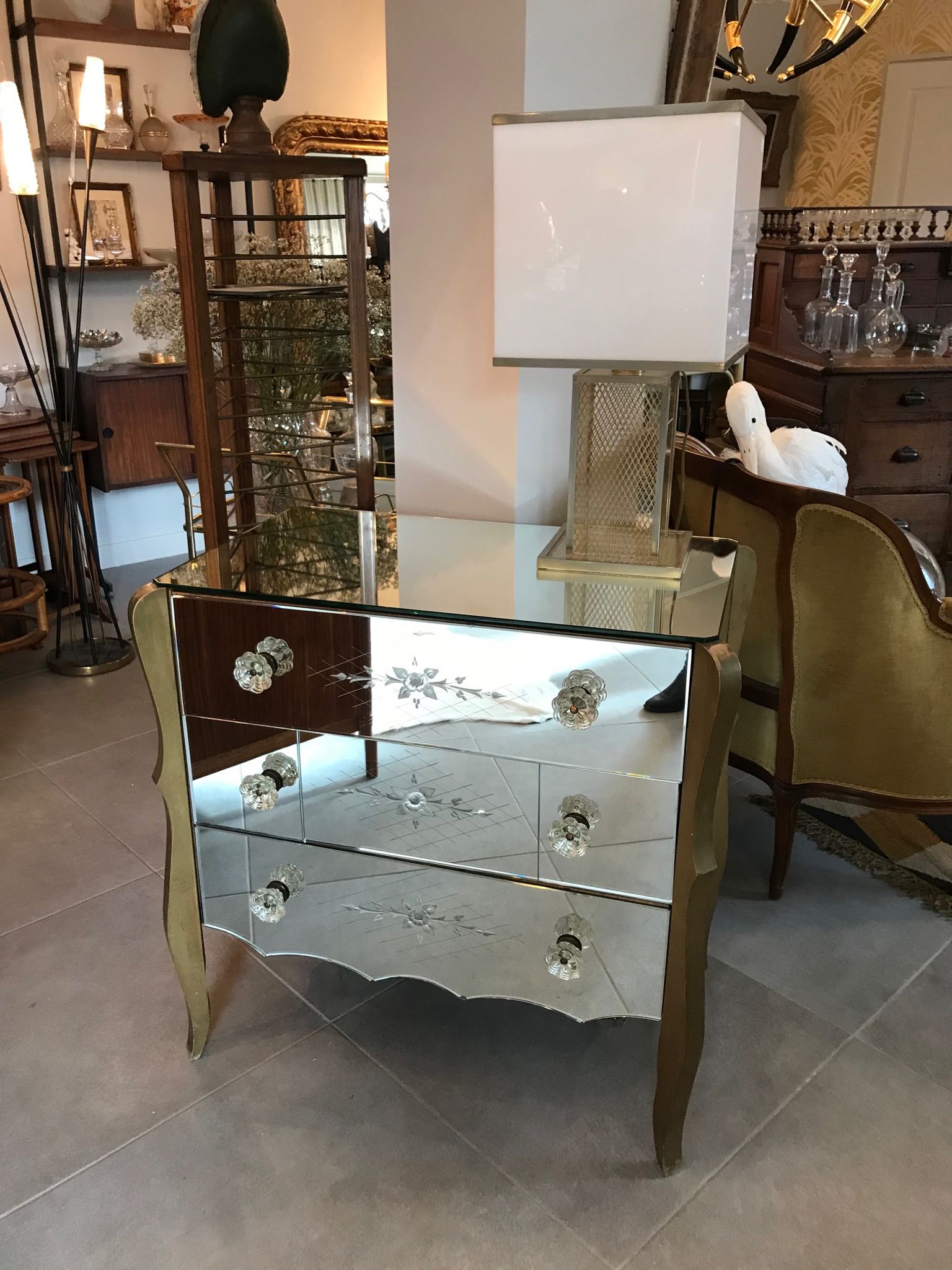 Belle commode miroir Vénitienne