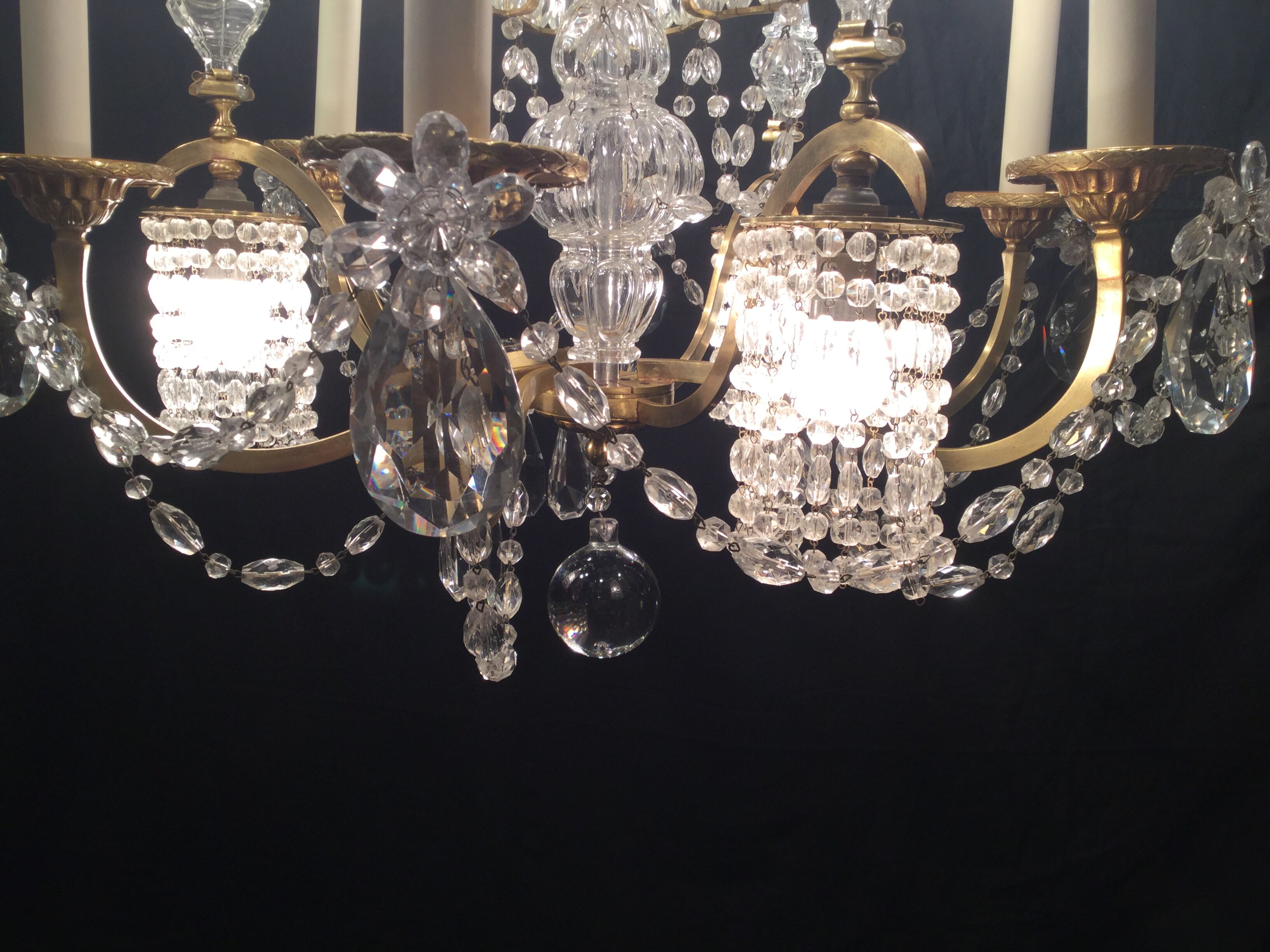 Chandelier bronze and crystal