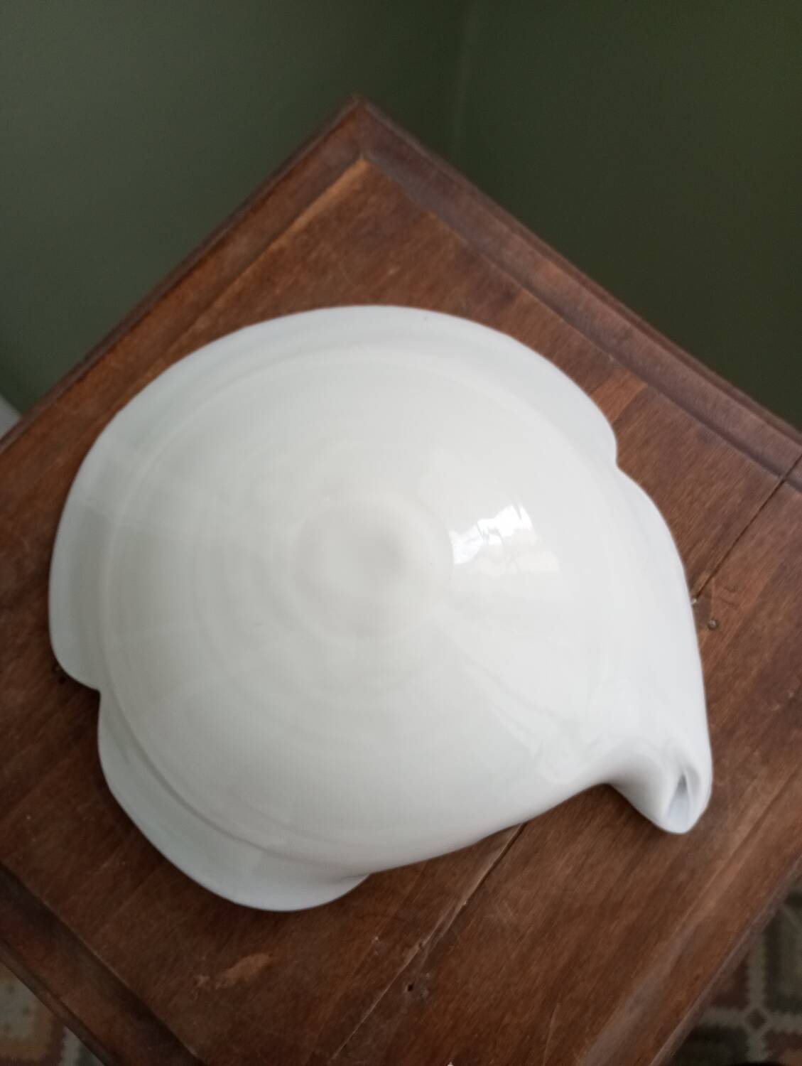 Iridescent glass empty pocket