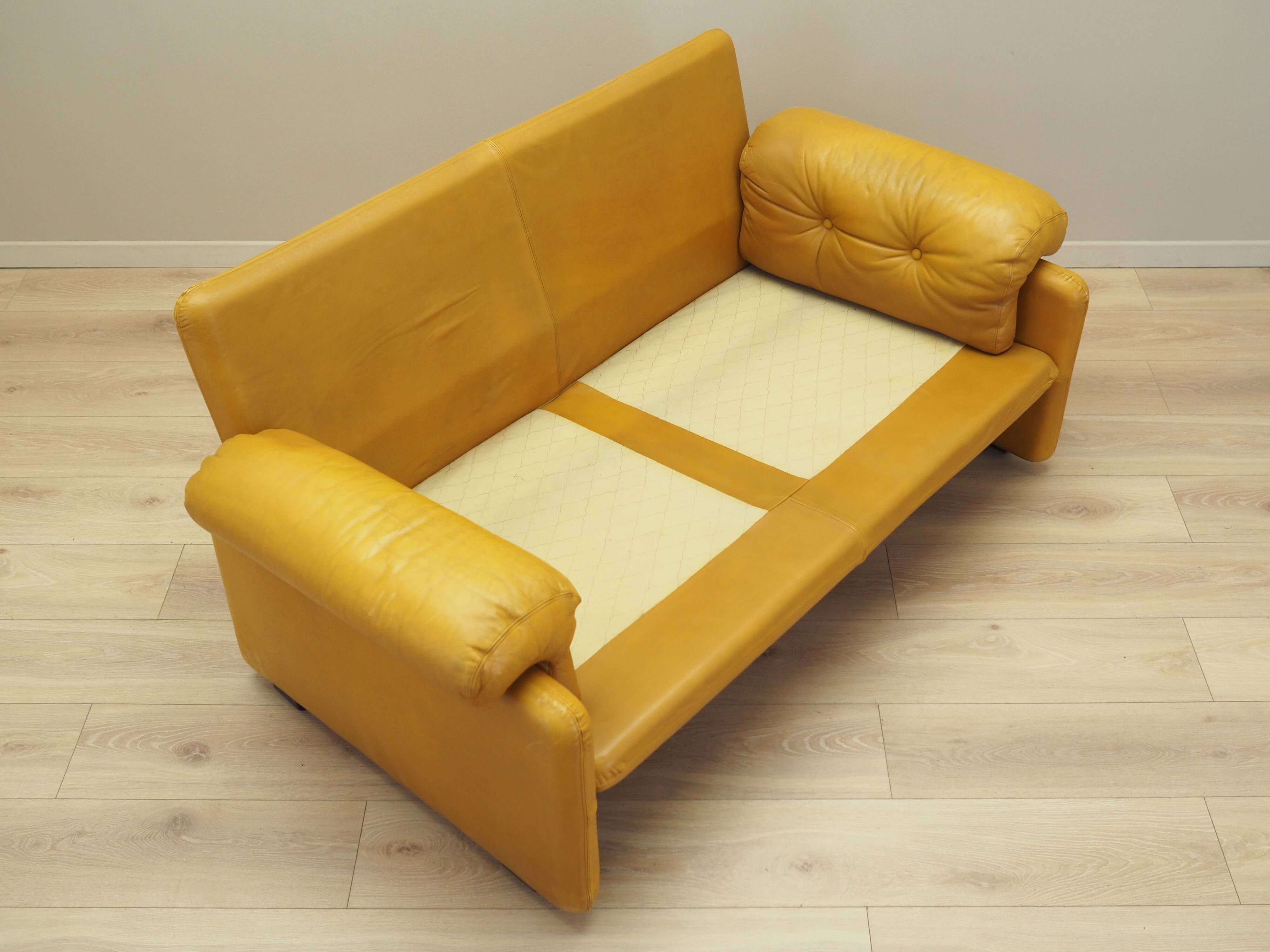 Canapé en cuir jaune, design italien, années 60, fabricant : B&B Italia, desig